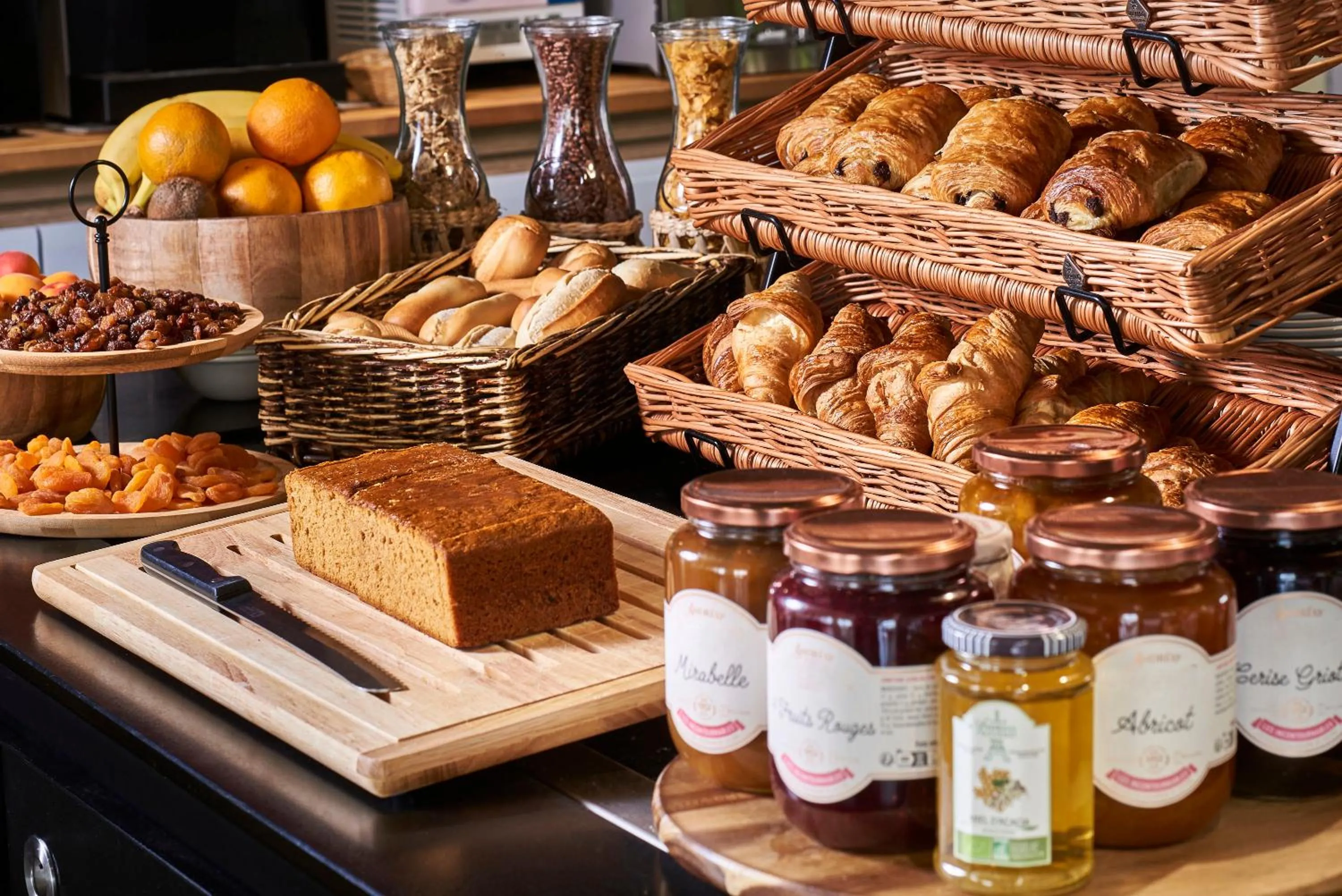 Breakfast in The Originals City Hôtel La Verrière-Yvelines