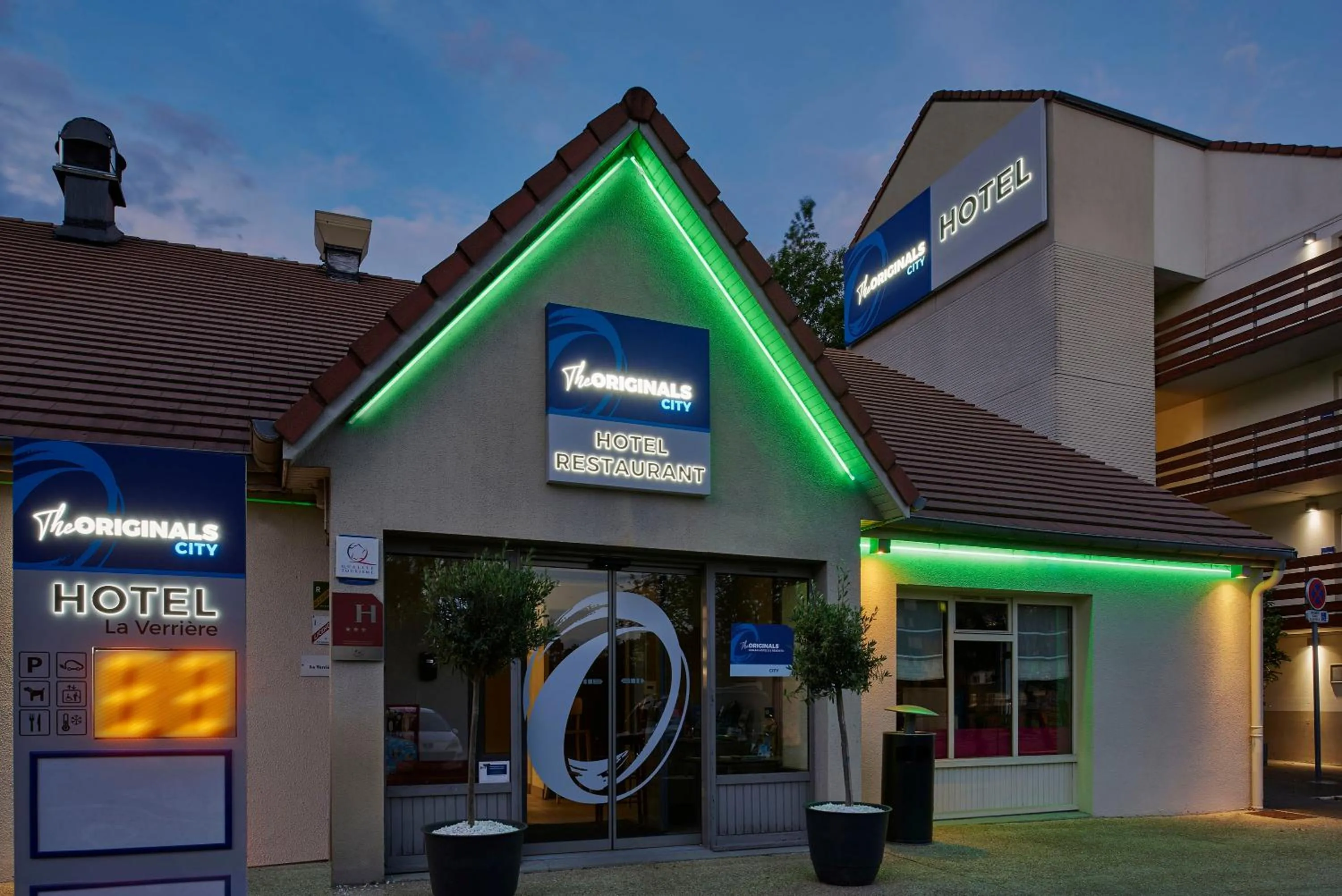 Property building in The Originals City Hôtel La Verrière-Yvelines