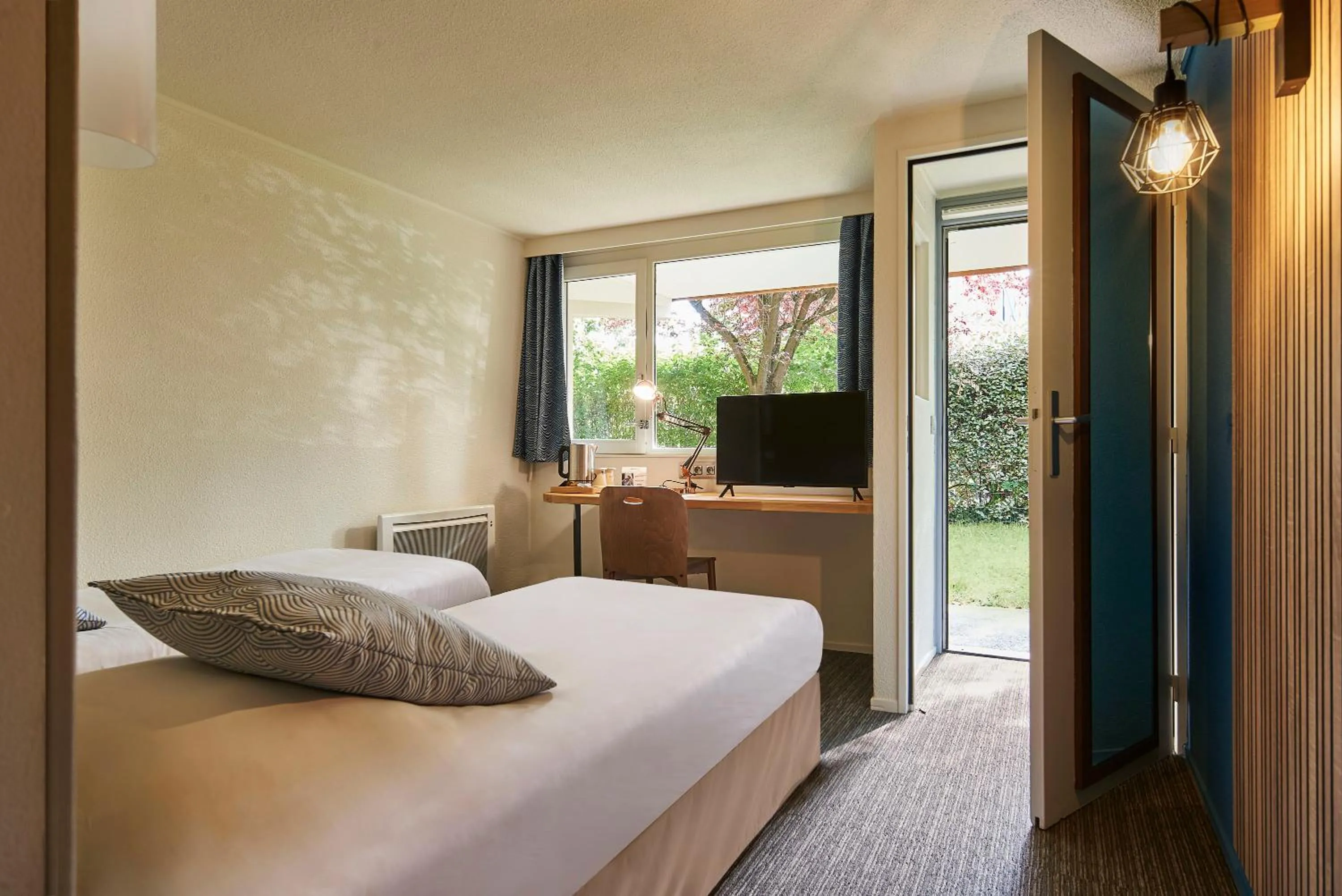 Bed in The Originals City Hôtel La Verrière-Yvelines