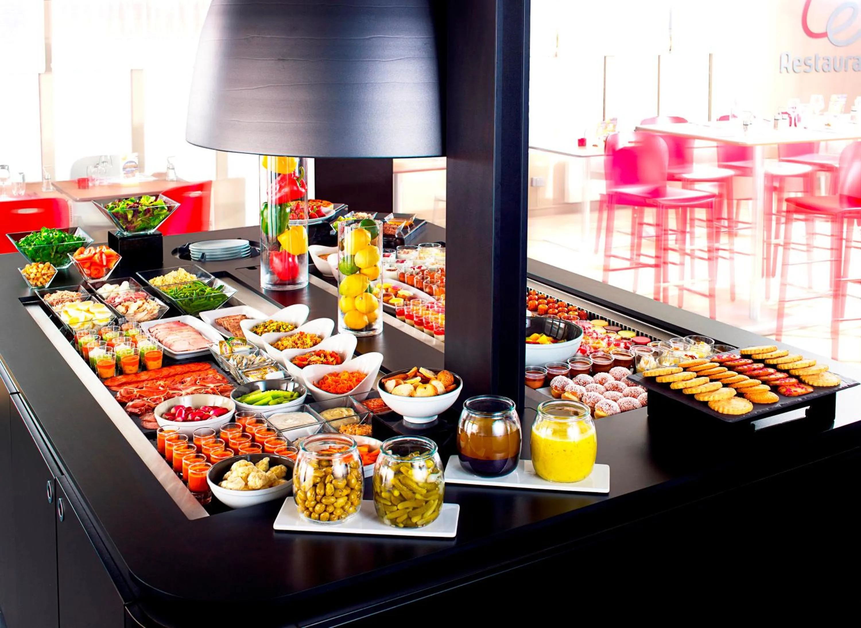 Food and drinks in The Originals City Hôtel La Verrière-Yvelines