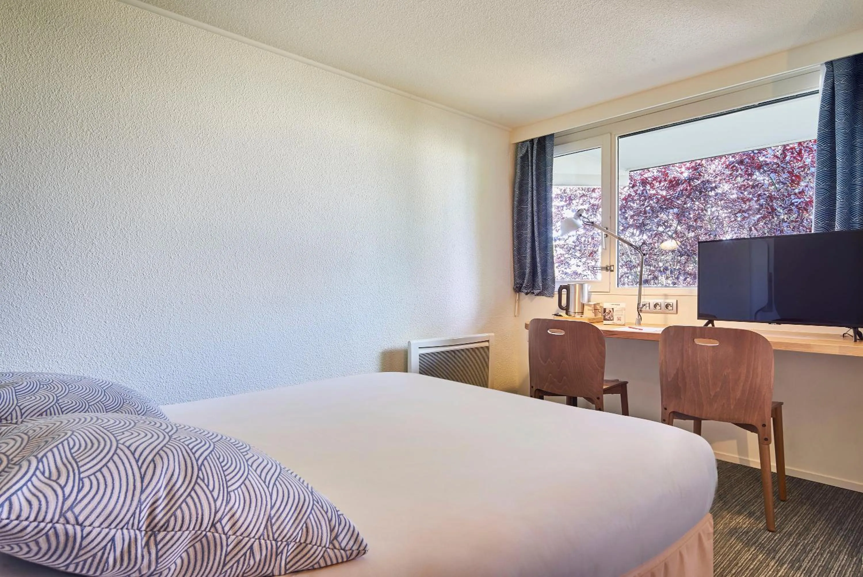 Bed in The Originals City Hôtel La Verrière-Yvelines