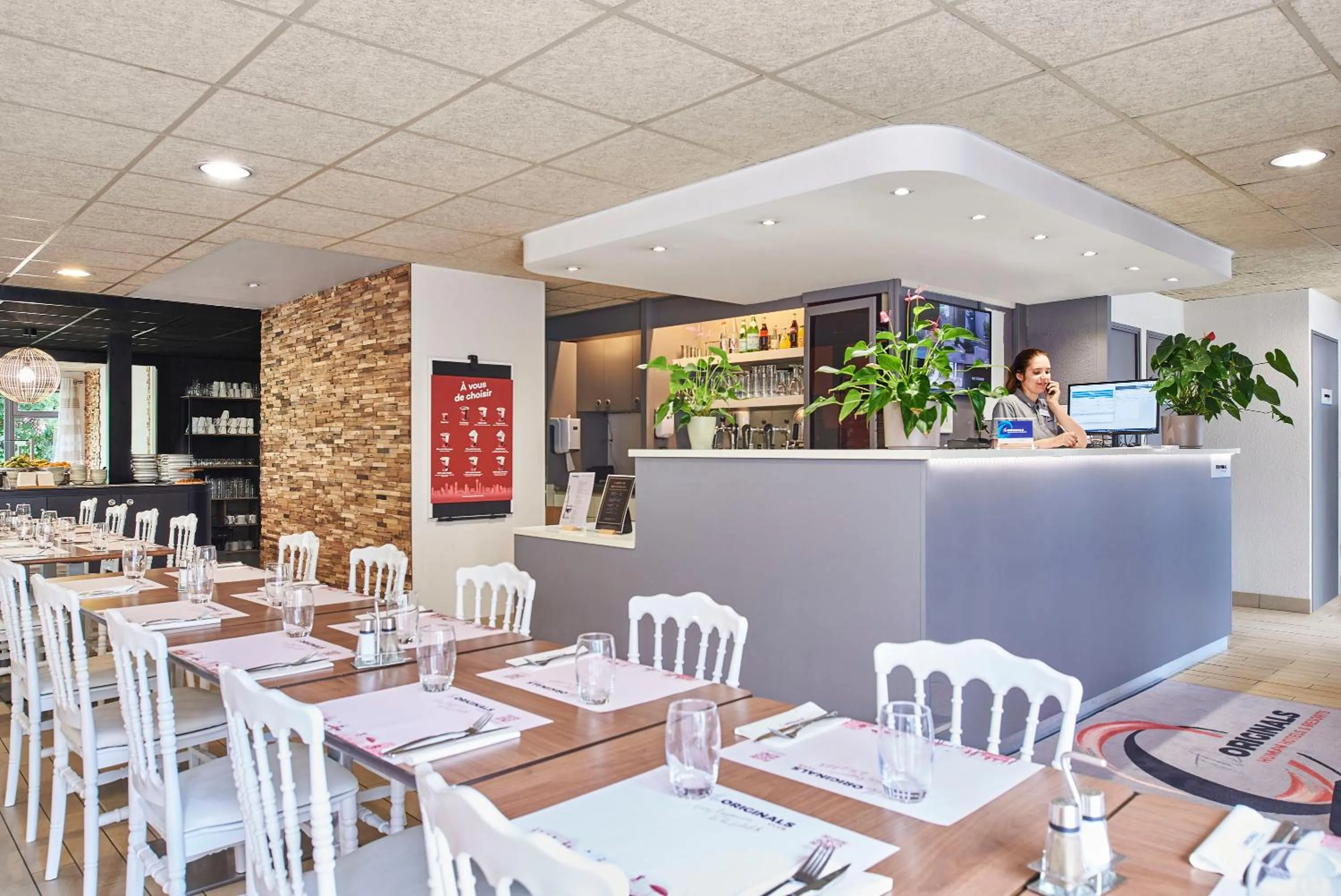 Restaurant/places to eat in The Originals City Hôtel La Verrière-Yvelines