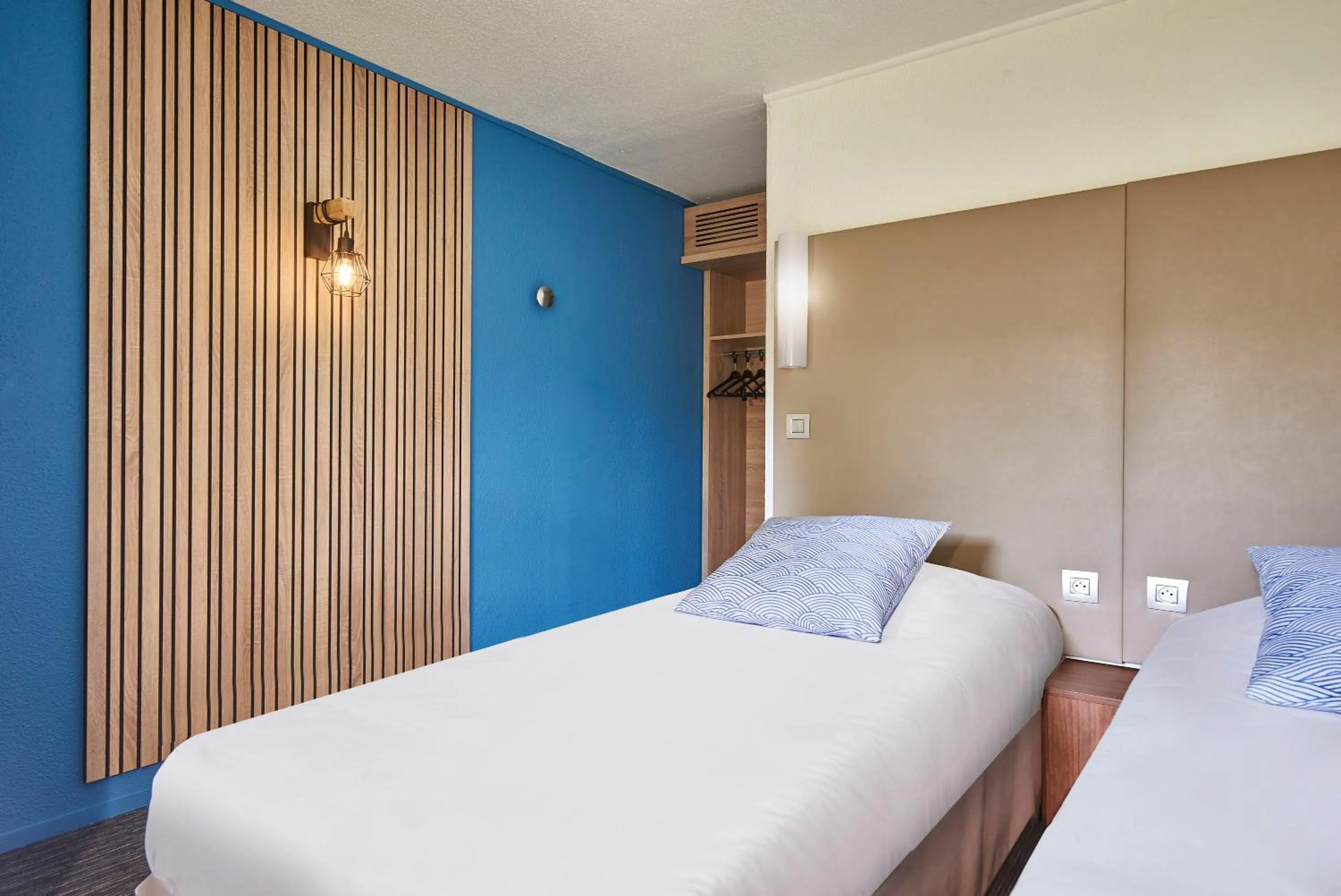 Bed in The Originals City Hôtel La Verrière-Yvelines