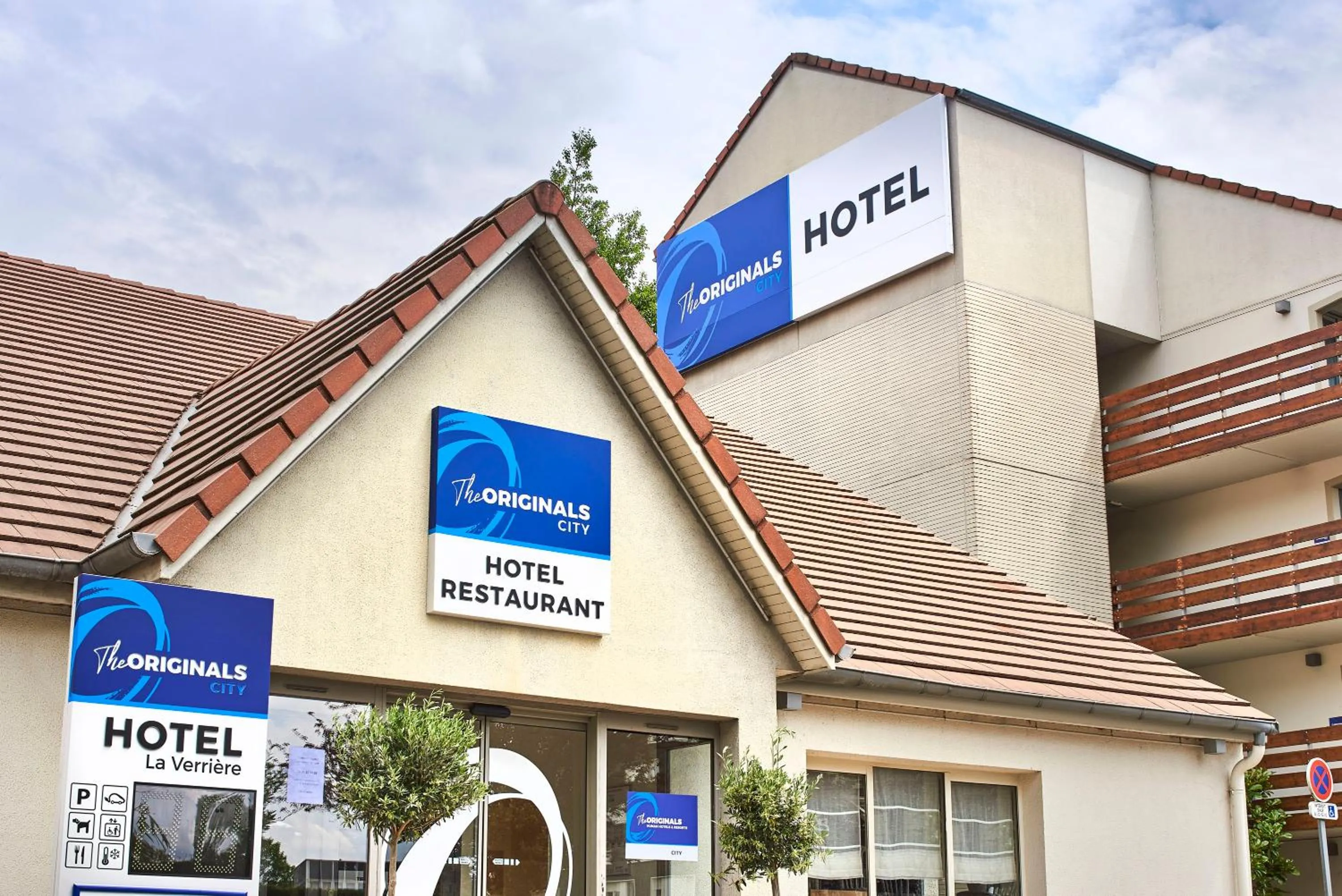 Property building in The Originals City Hôtel La Verrière-Yvelines