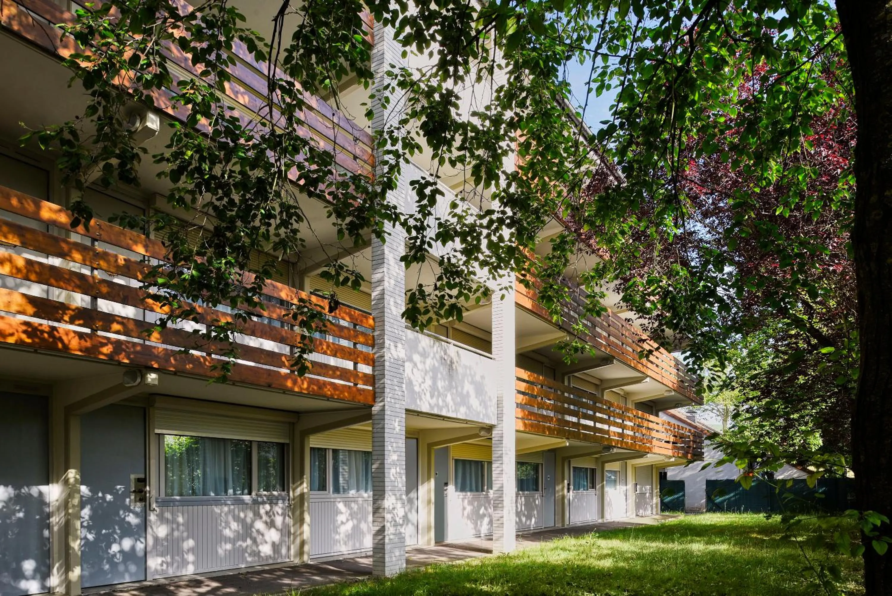 Garden in The Originals City Hôtel La Verrière-Yvelines