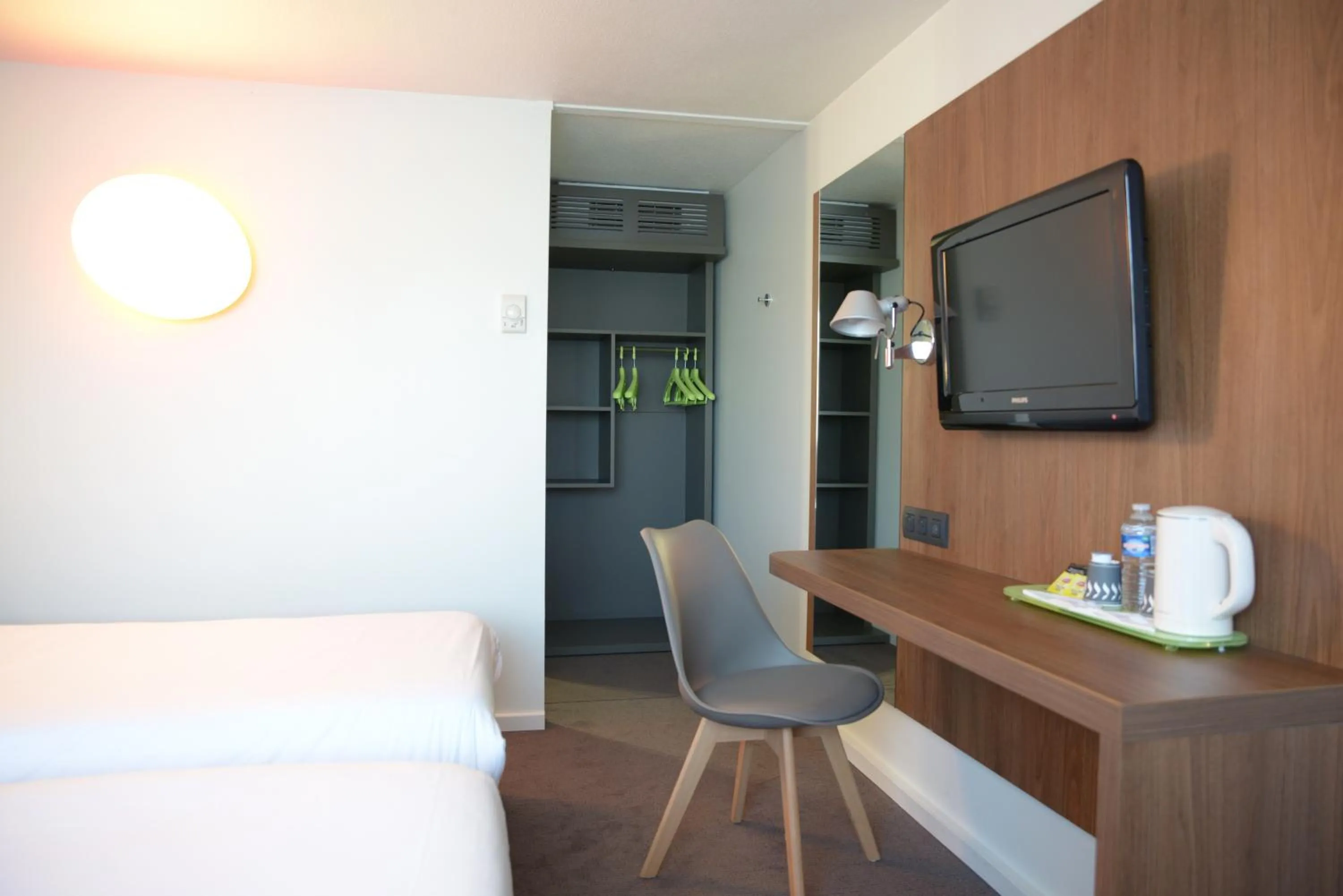 Photo of the whole room in Campanile SETE - Balaruc