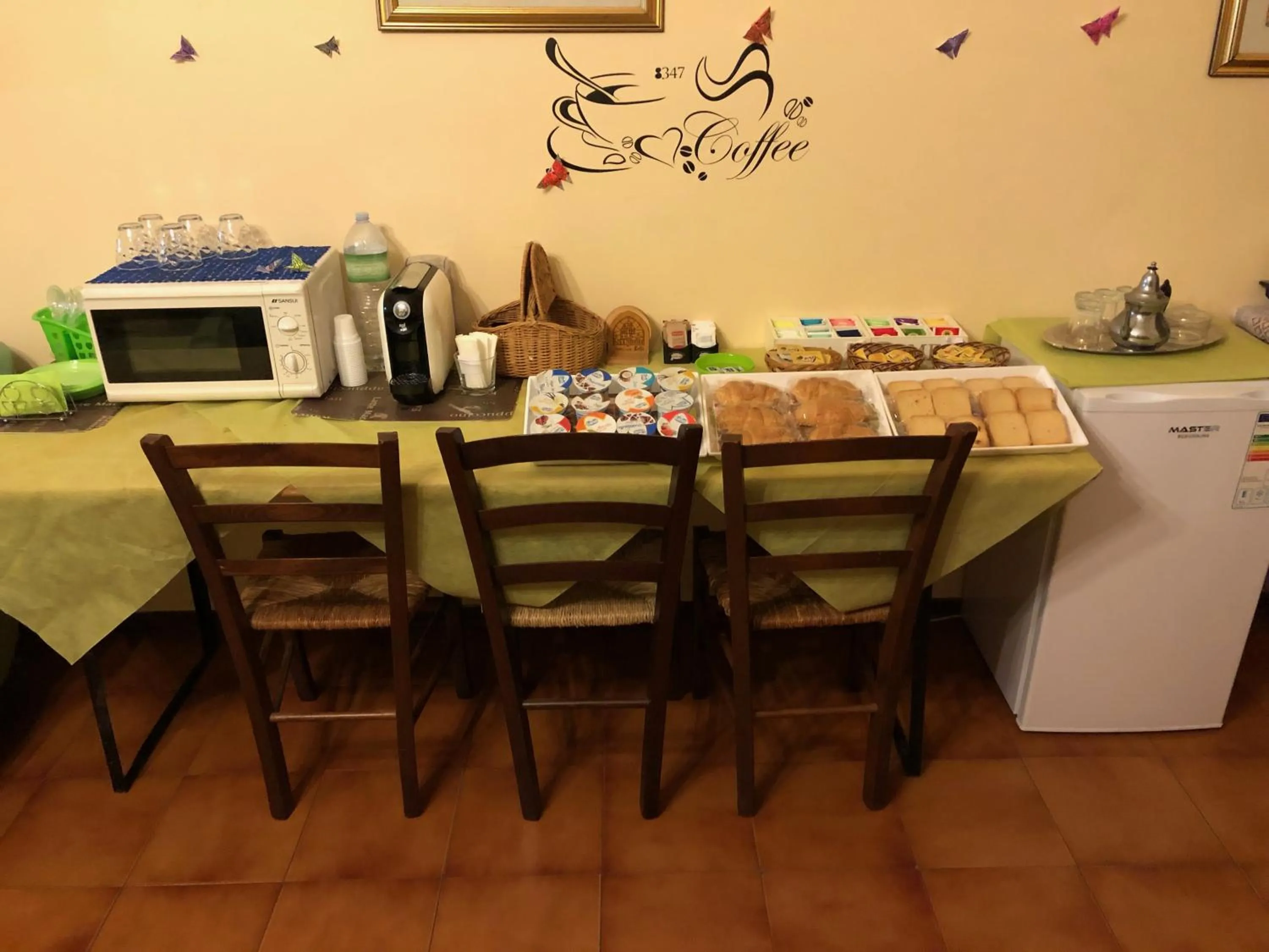 Buffet breakfast in B&B Le Mille E Una Notte