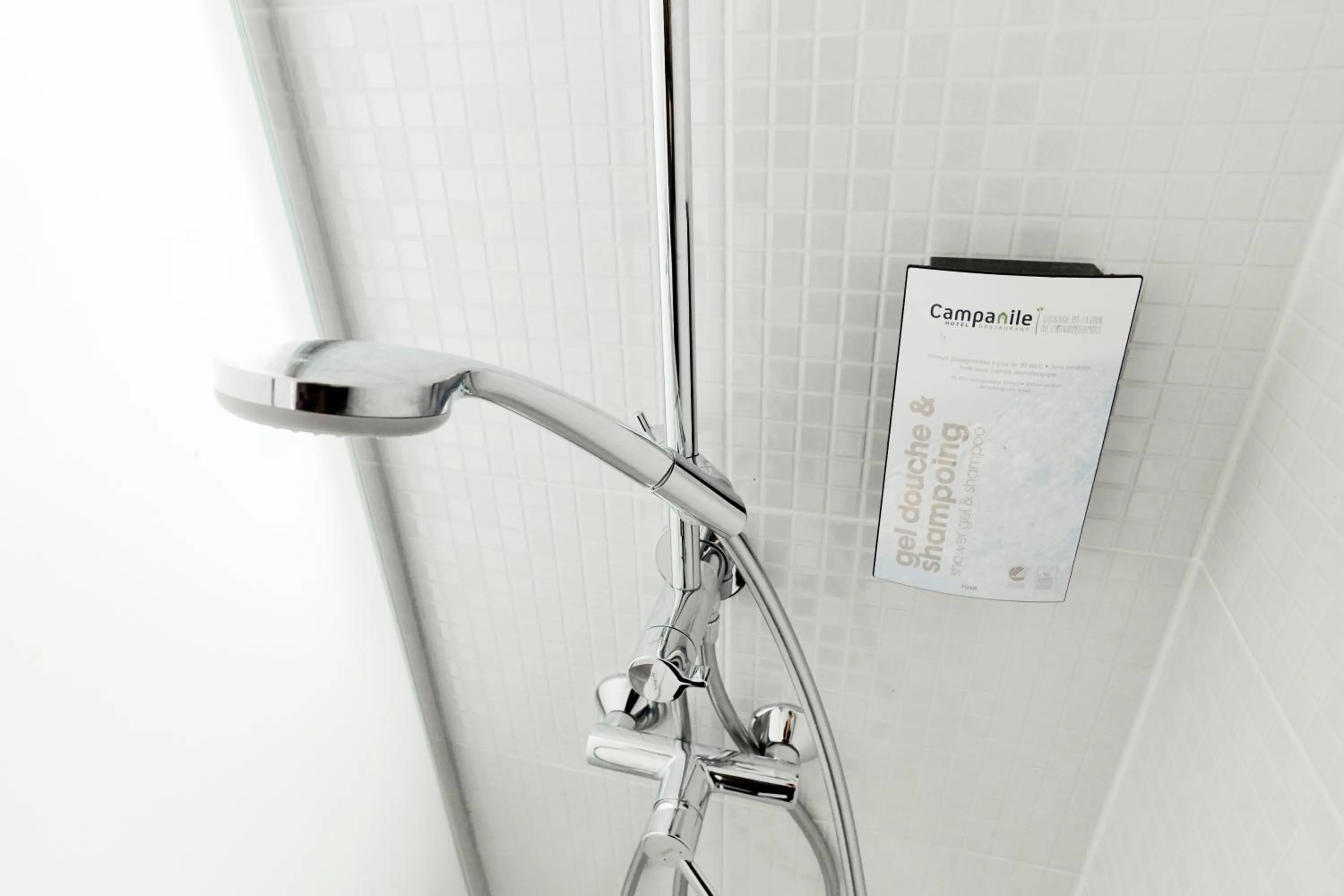 Bathroom in Campanile Troyes Sud - Buchères