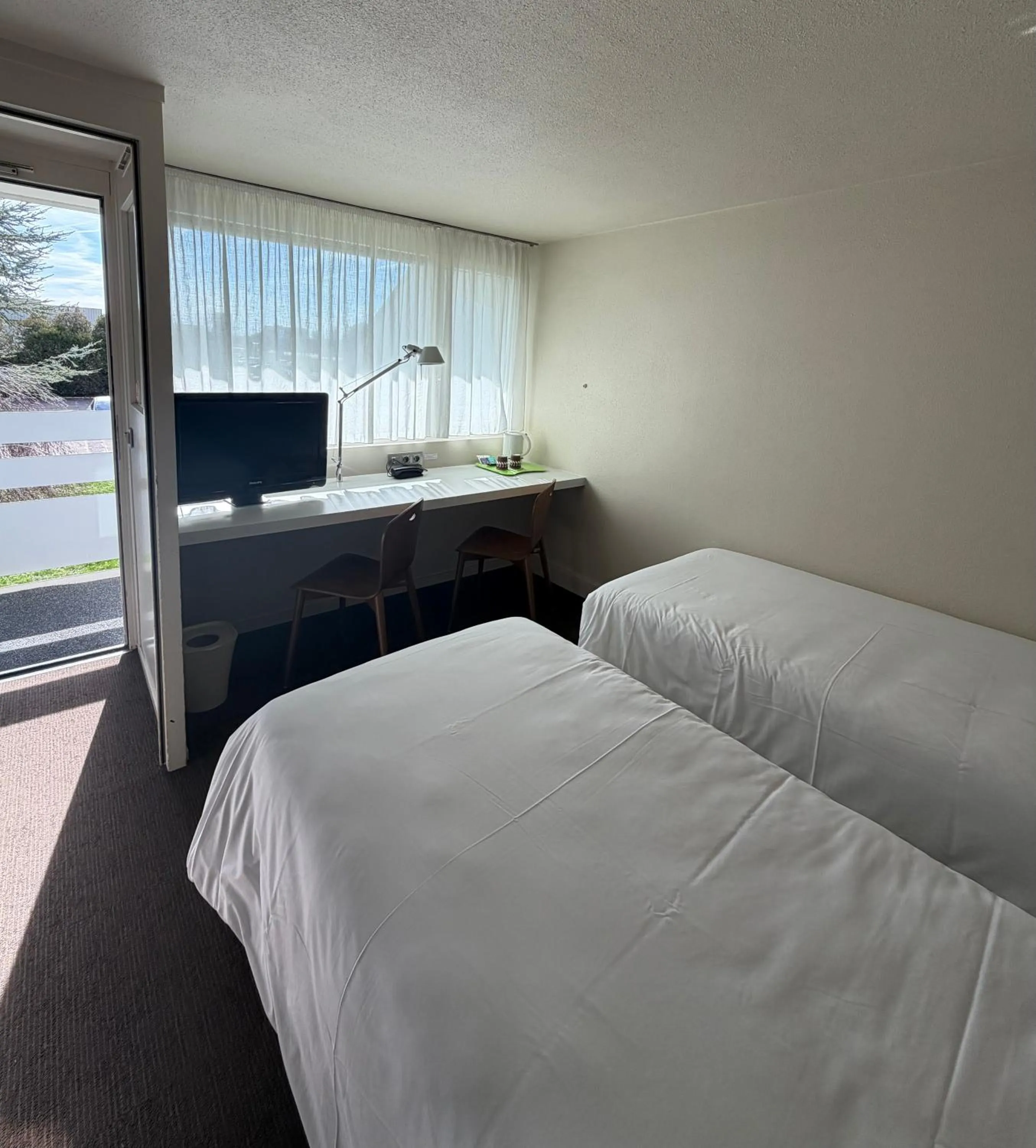 Photo of the whole room, Bed in Campanile Troyes Sud - Buchères