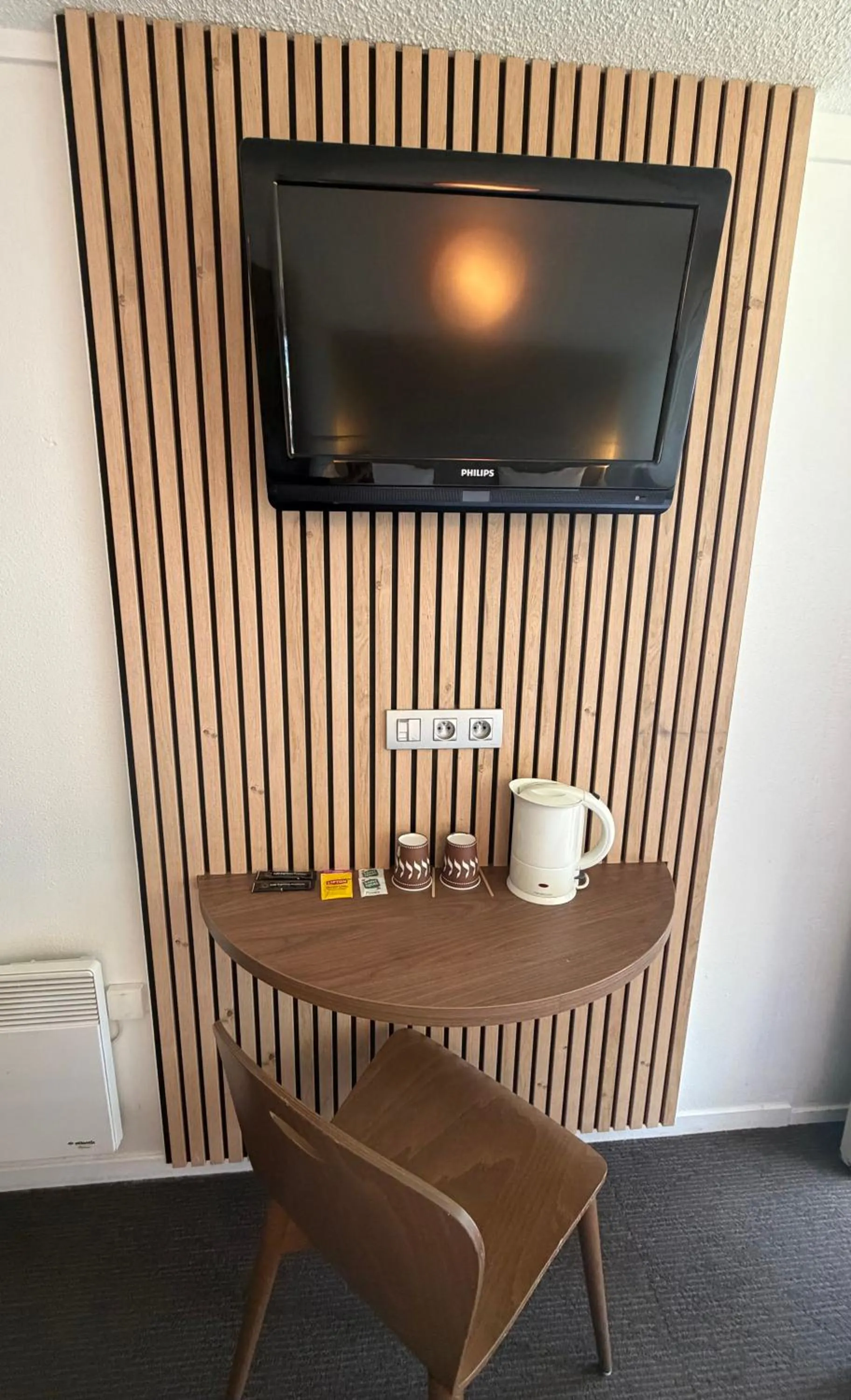 Bedroom in Campanile Troyes Sud - Buchères