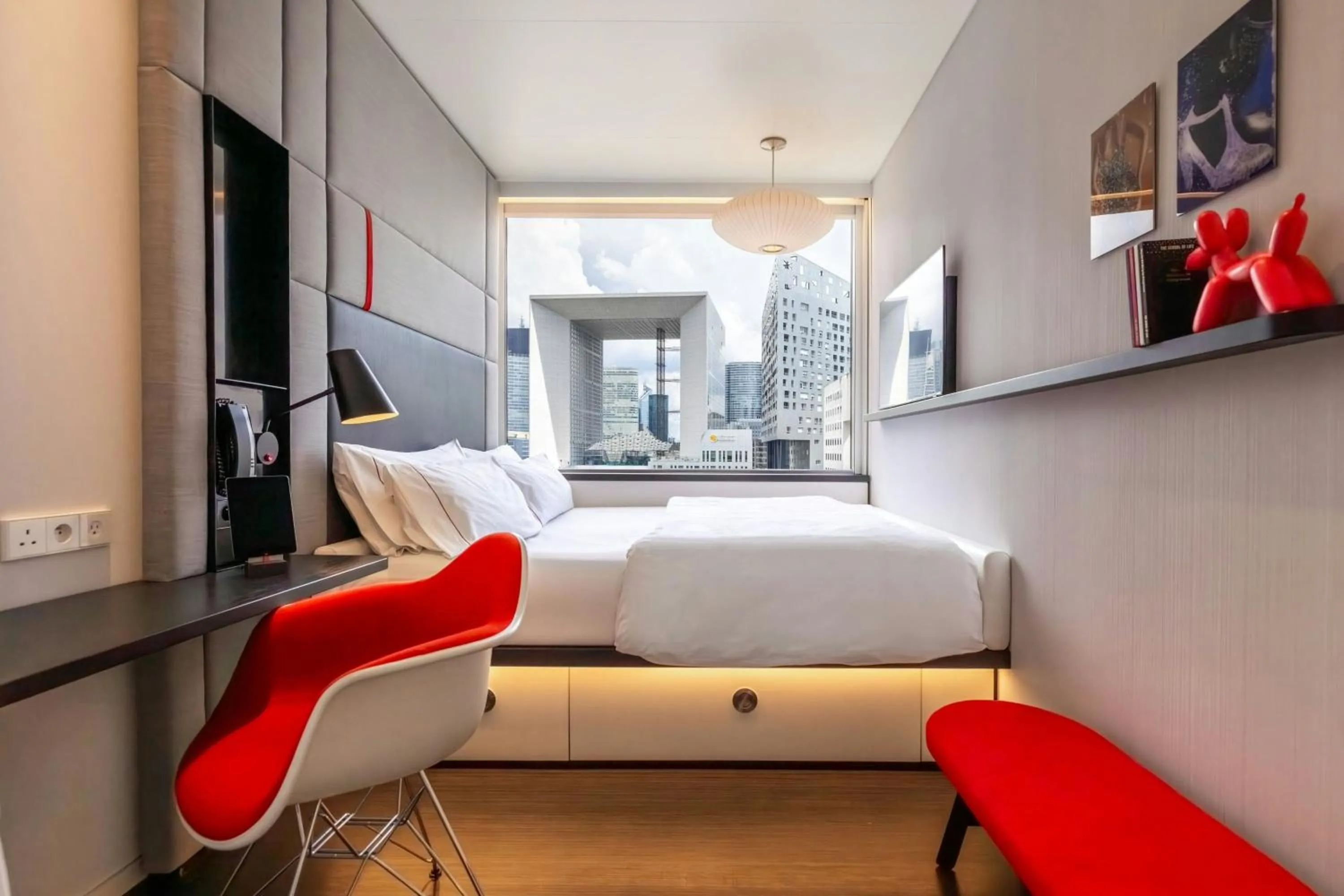 Bedroom, Bed in citizenM Paris La Défense