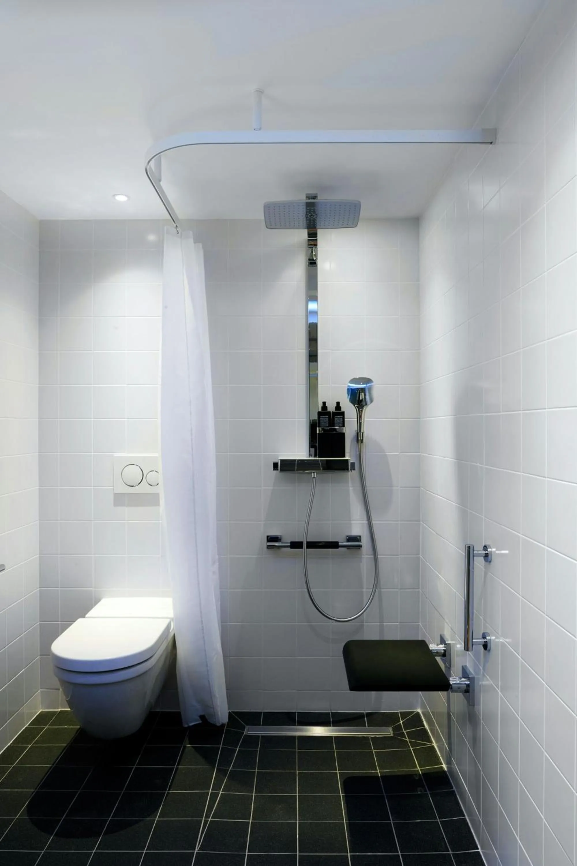 Bedroom in citizenM Paris La Défense