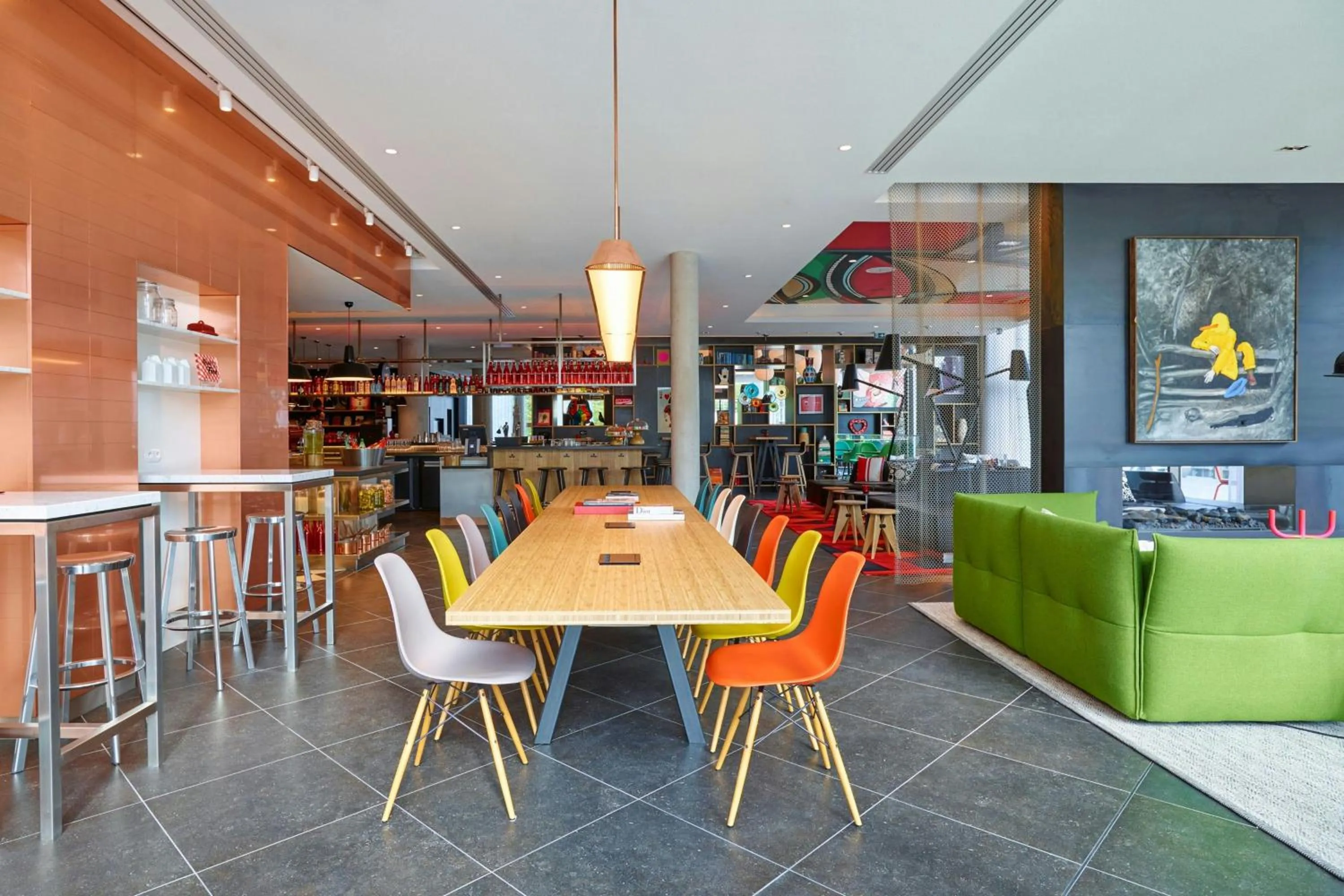 Restaurant/places to eat in citizenM Paris La Défense