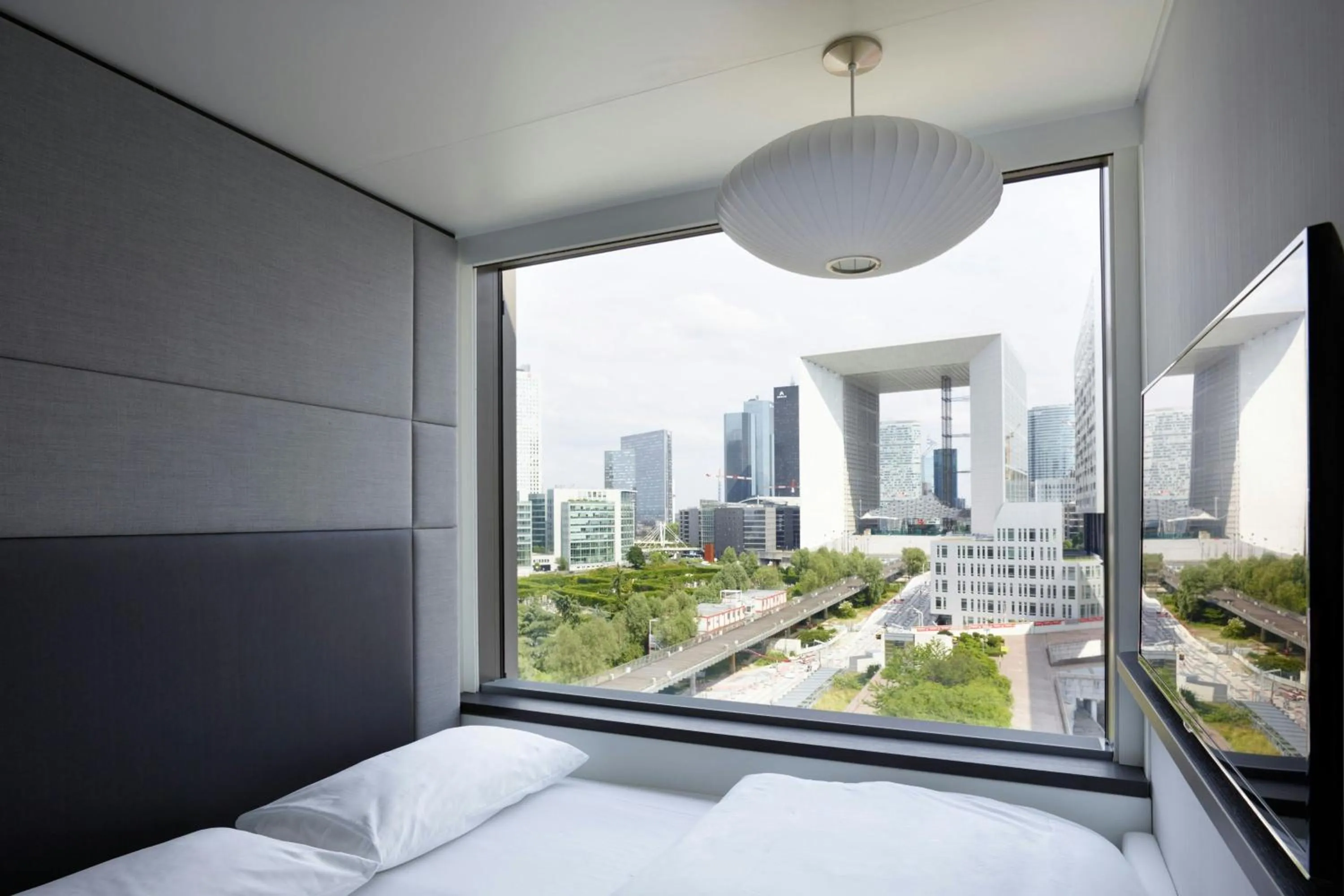 Bedroom, Bed in citizenM Paris La Défense