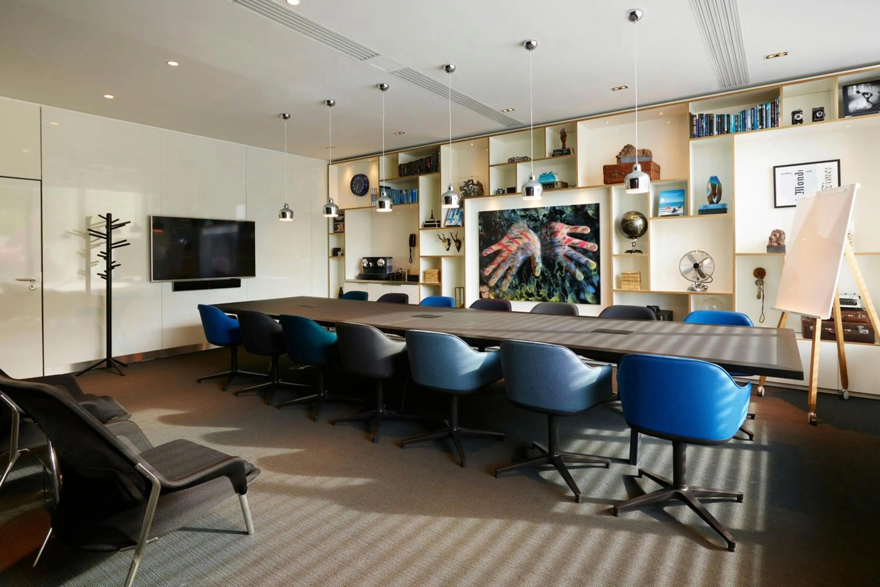 Meeting/conference room in citizenM Paris La Défense