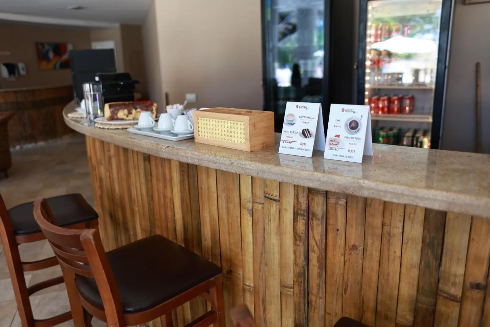 Restaurant/places to eat in Pontal da Ferradura