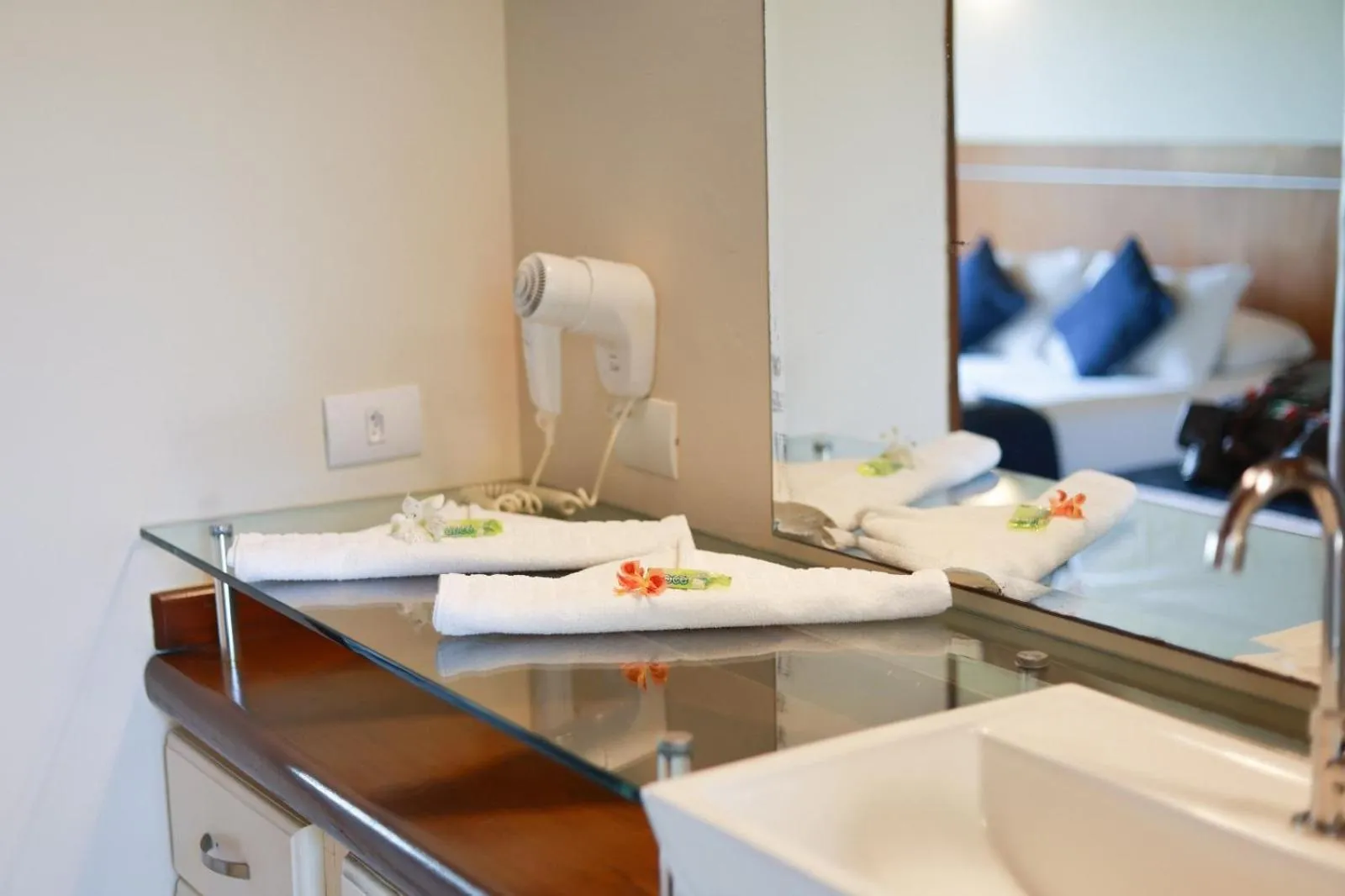 Bathroom, Bed in Pontal da Ferradura