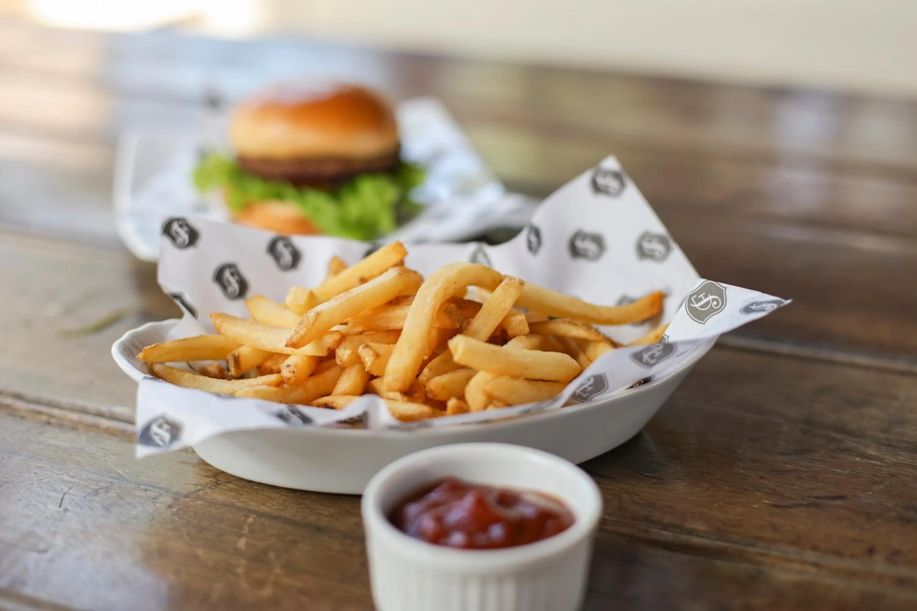 Restaurant/places to eat in Pontal da Ferradura