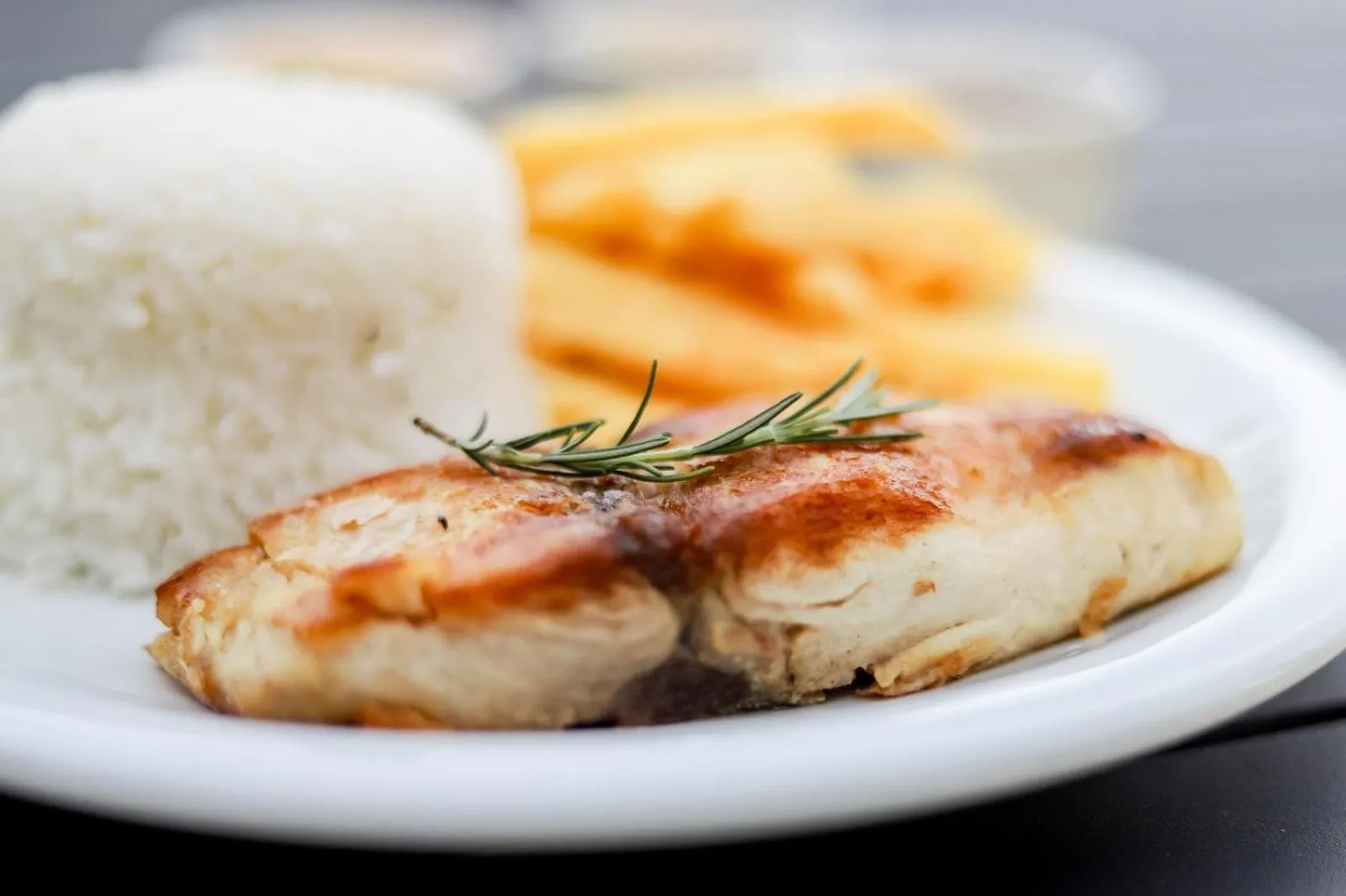 Restaurant/places to eat in Pontal da Ferradura