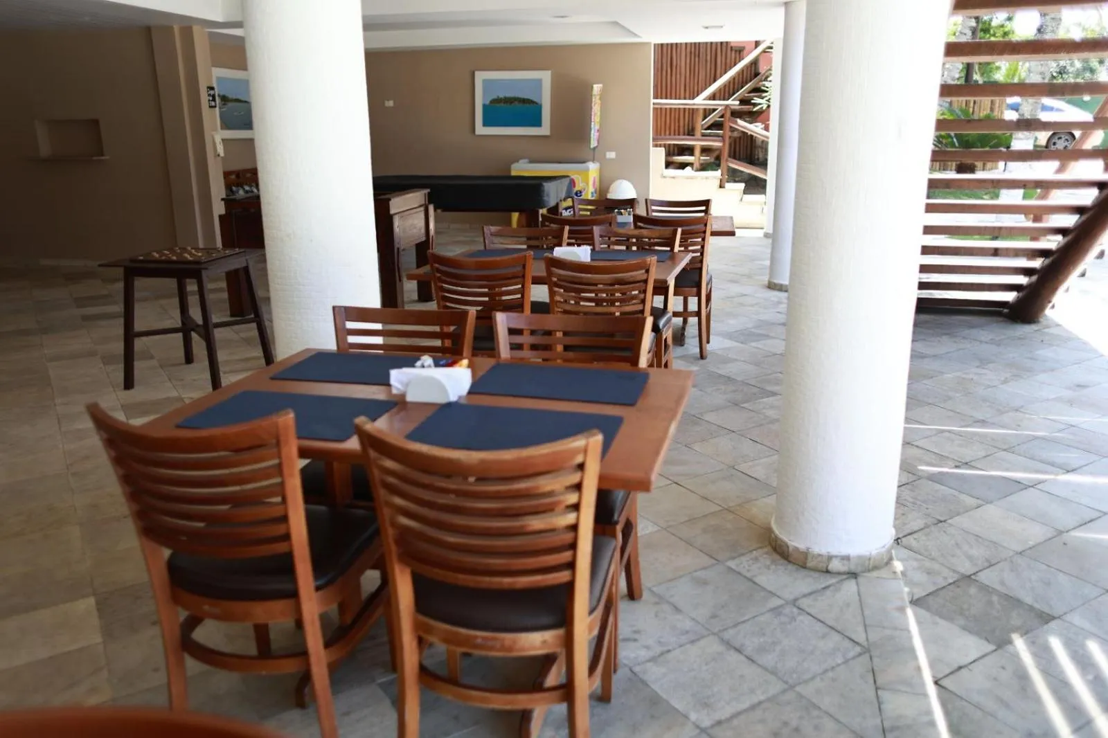 Restaurant/places to eat in Pontal da Ferradura