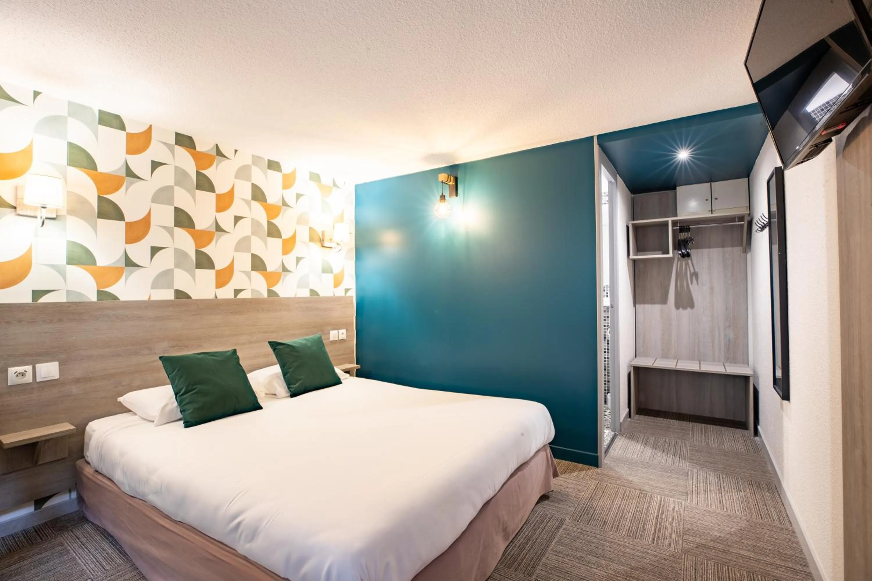 Bedroom, Bed in Kyriad Valenciennes Sud - Rouvignies