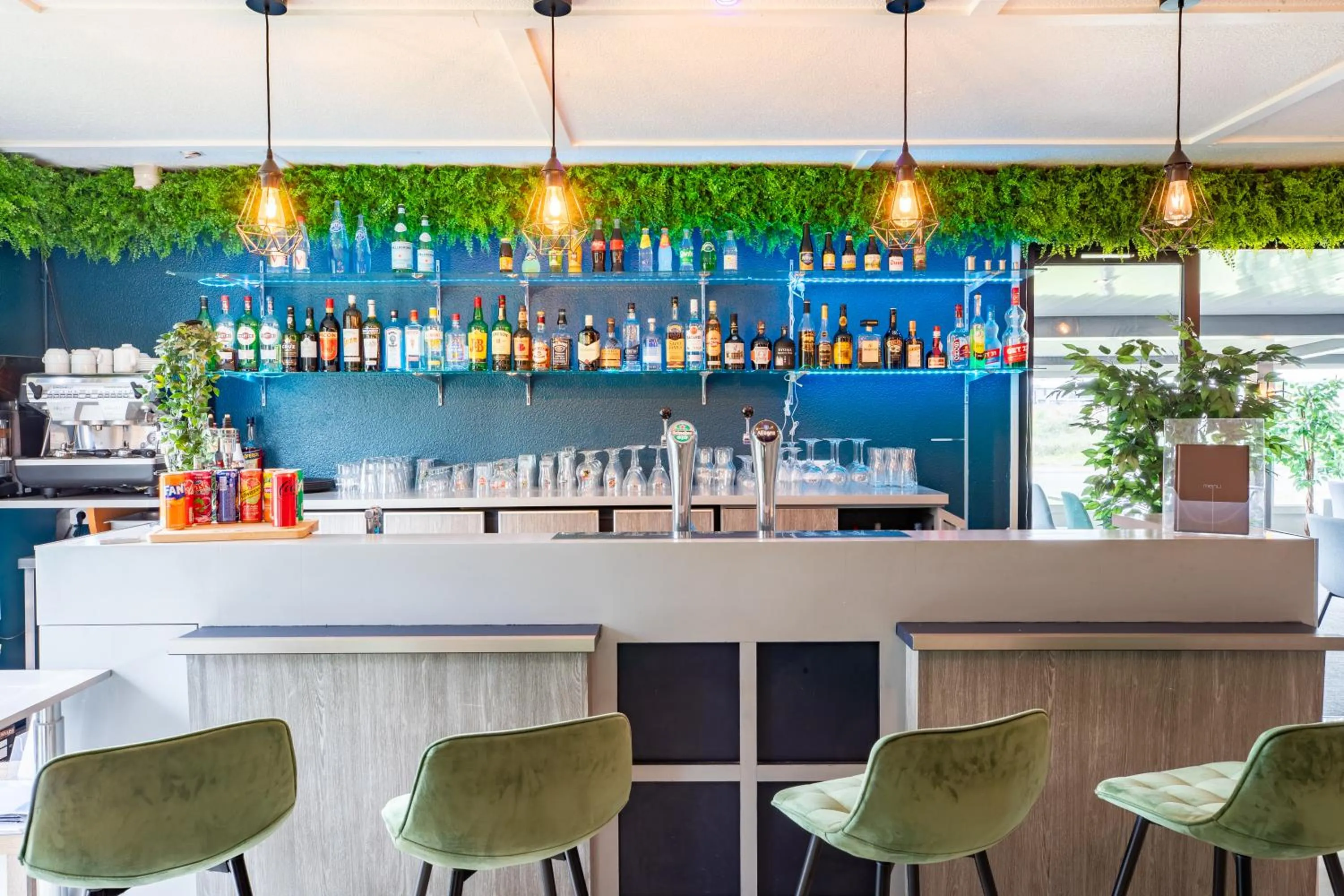 Lounge or bar in Kyriad Valenciennes Sud - Rouvignies