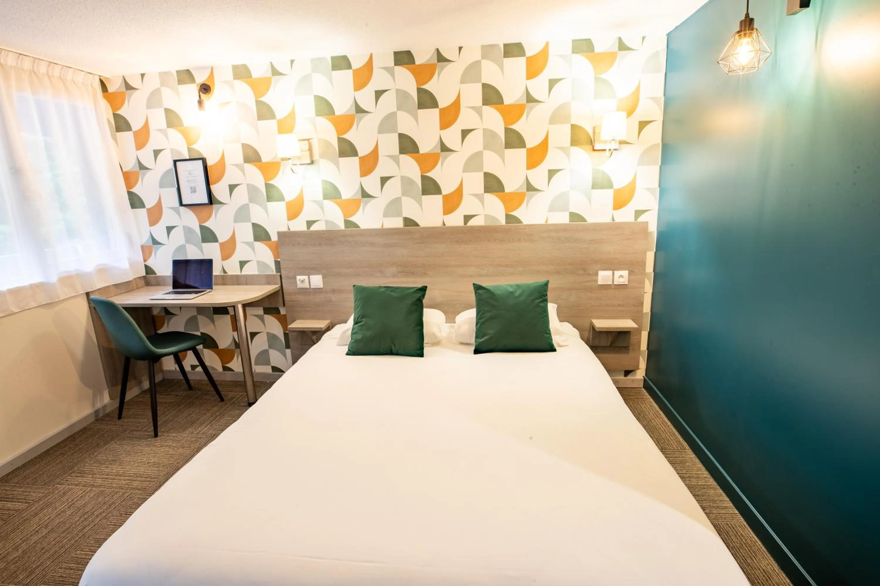 Bedroom, Bed in Kyriad Valenciennes Sud - Rouvignies