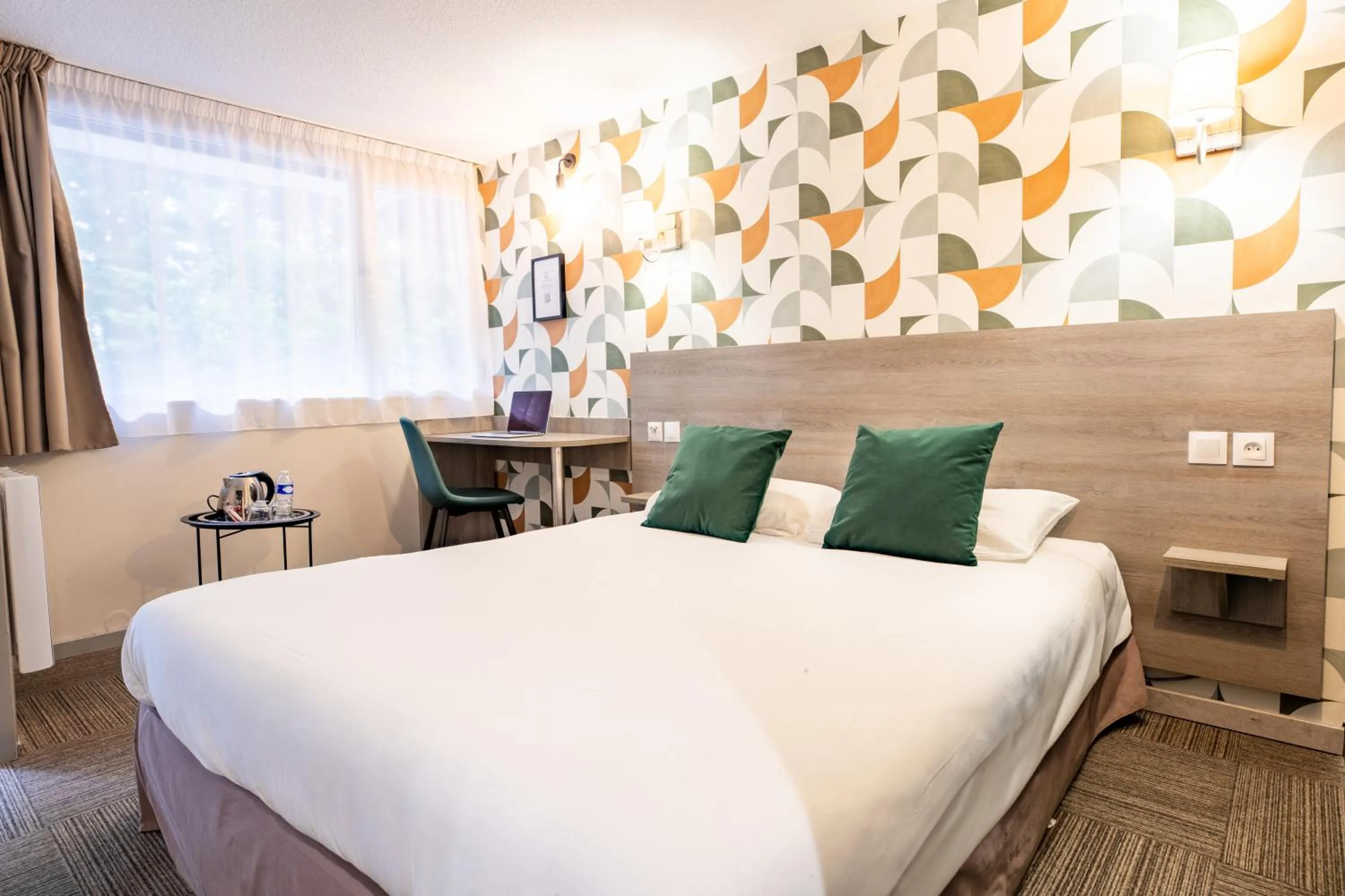 Bedroom, Bed in Kyriad Valenciennes Sud - Rouvignies