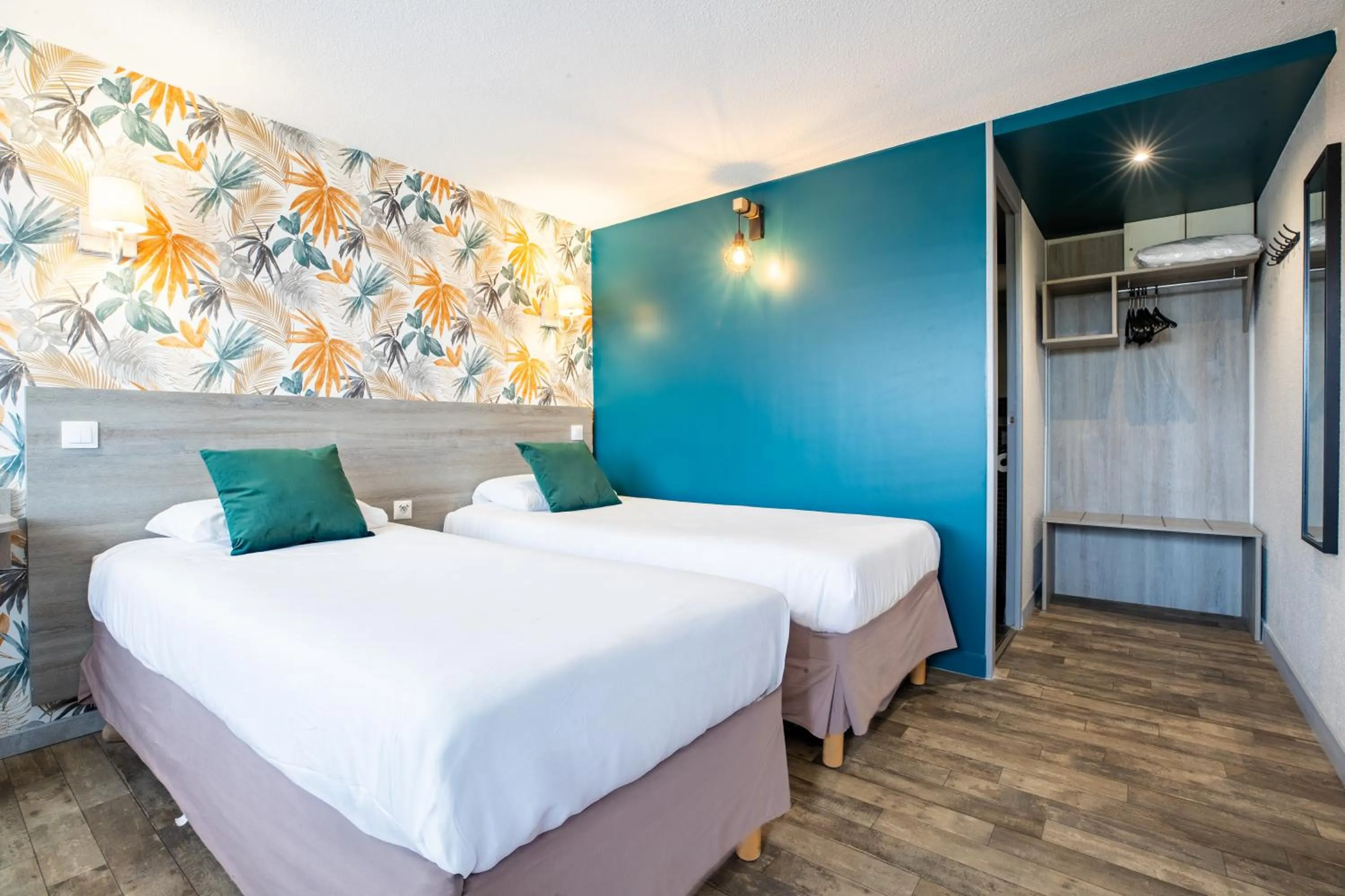 Bedroom, Bed in Kyriad Valenciennes Sud - Rouvignies