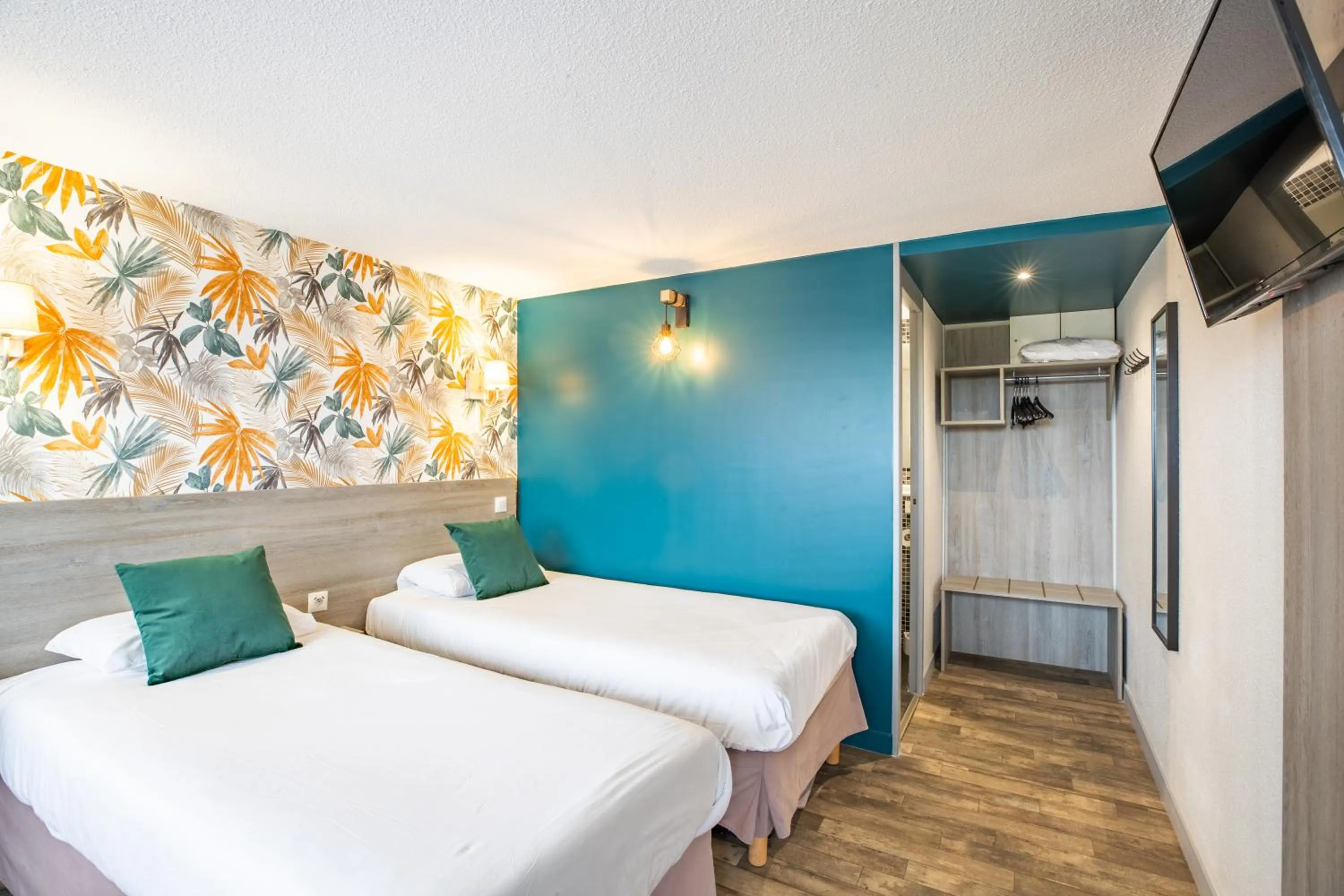 Bedroom, Bed in Kyriad Valenciennes Sud - Rouvignies