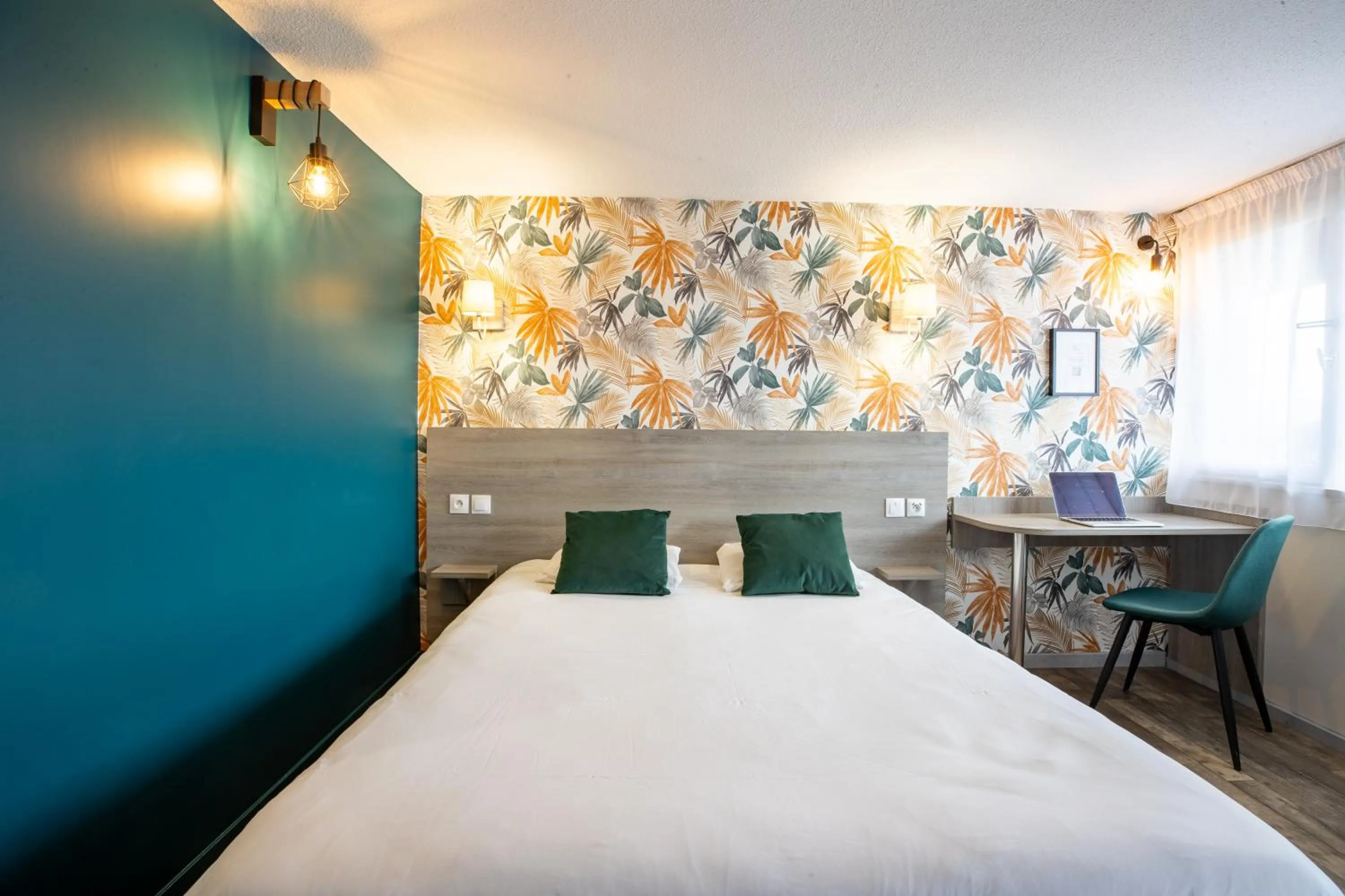 Bedroom, Bed in Kyriad Valenciennes Sud - Rouvignies