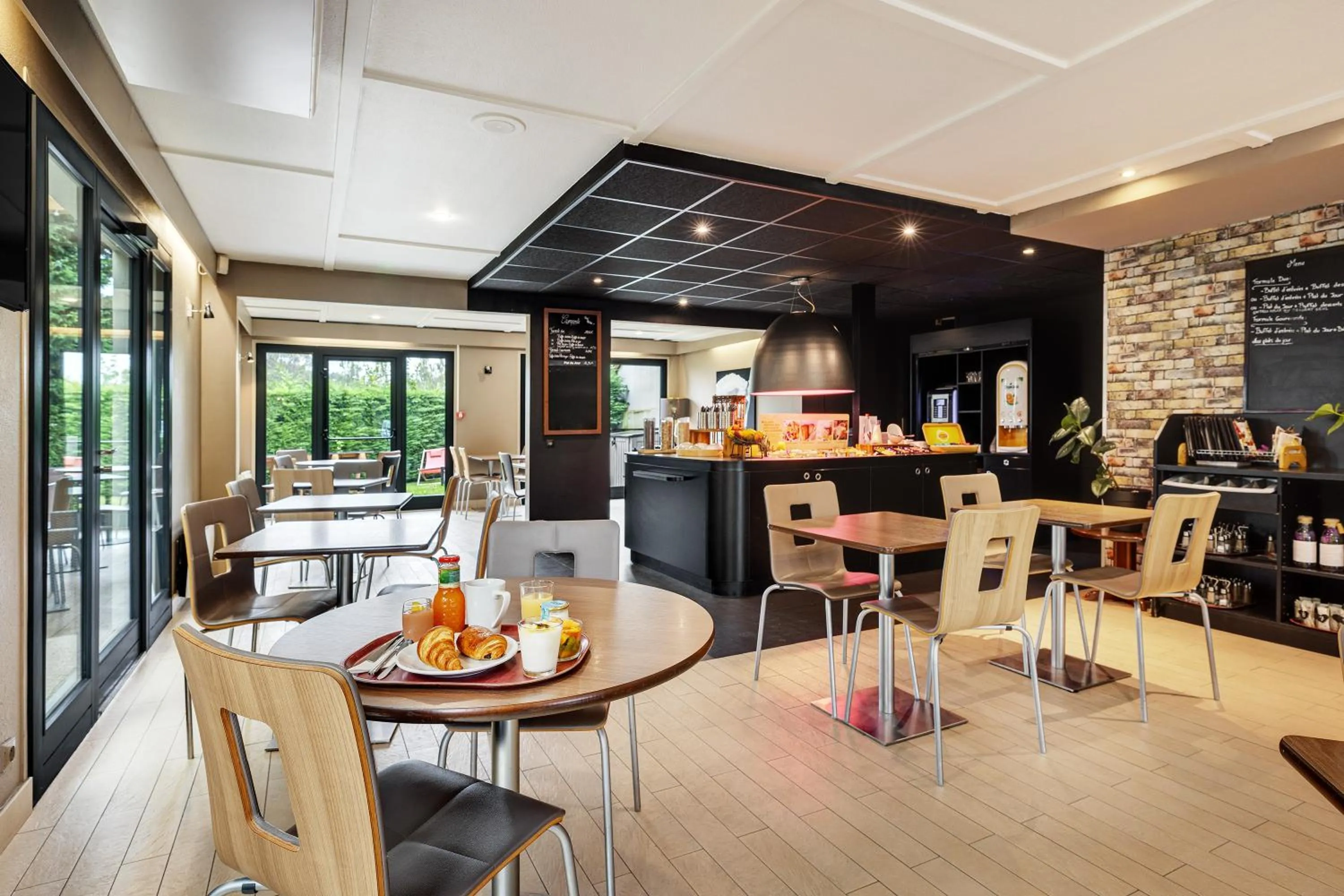 Restaurant/places to eat in Campanile Béthune