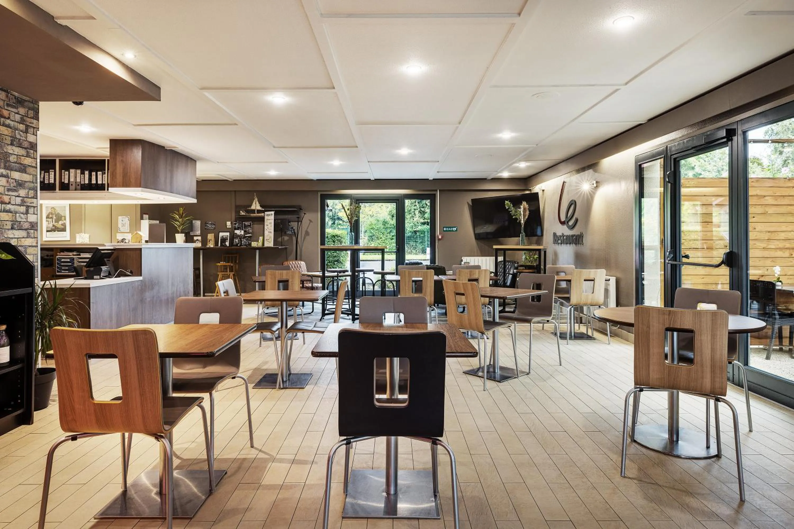 Restaurant/places to eat in Campanile Béthune