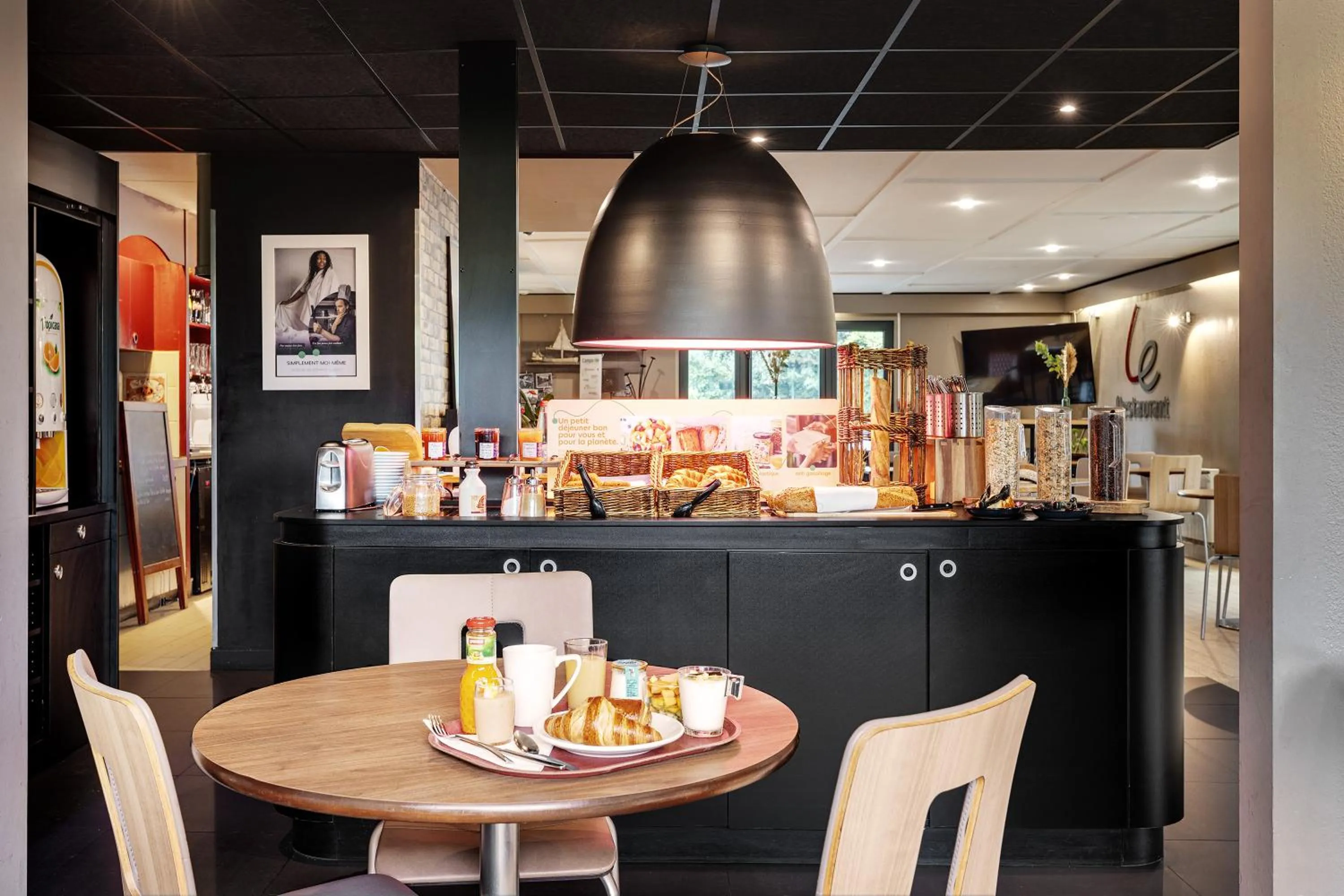 Buffet breakfast in Campanile Béthune