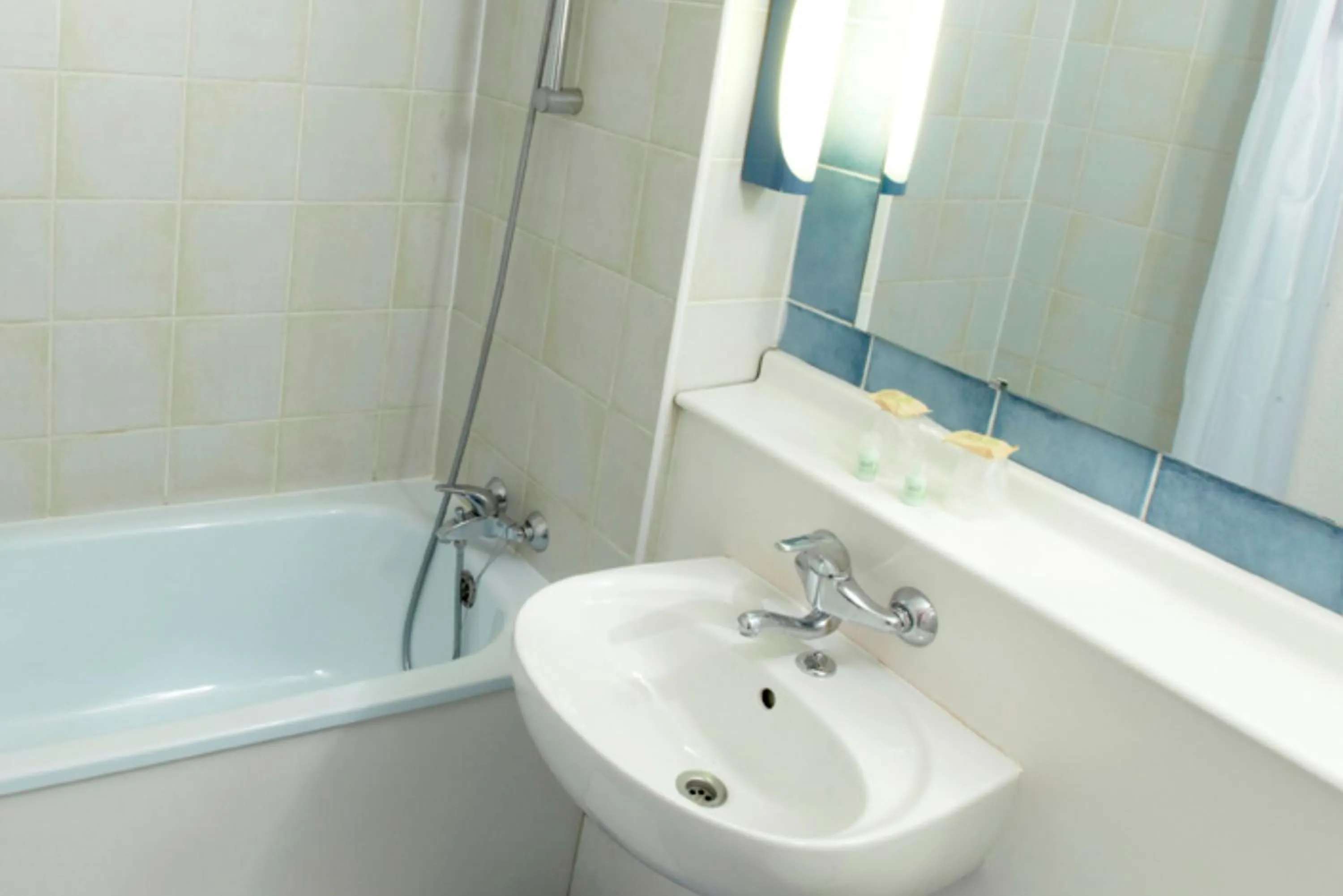 Bathroom in Kyriad Châlons-En-Champagne - Saint-Martin