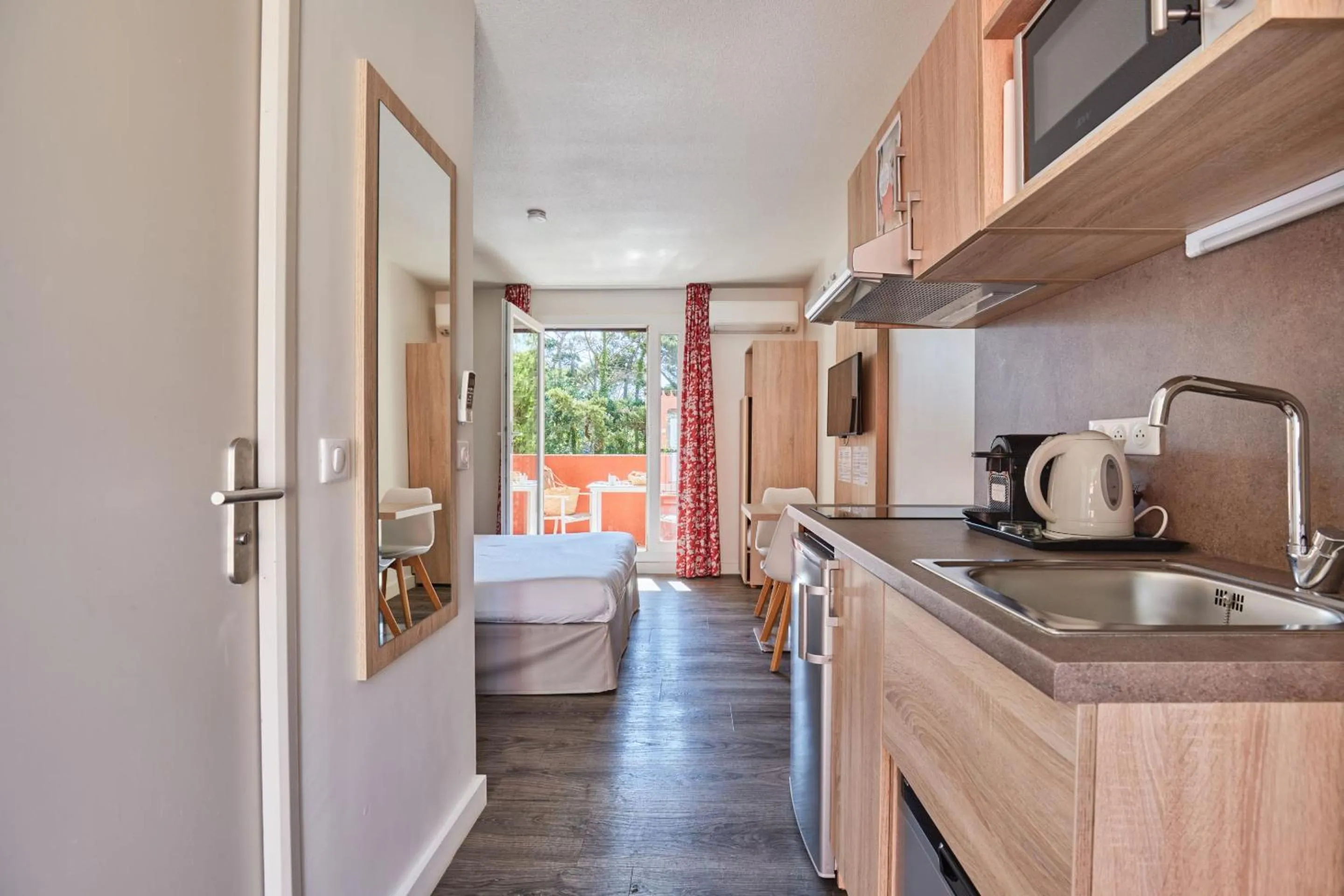 Kitchen or kitchenette in Résidence Odalys Le Village Camarguais Les Gardians