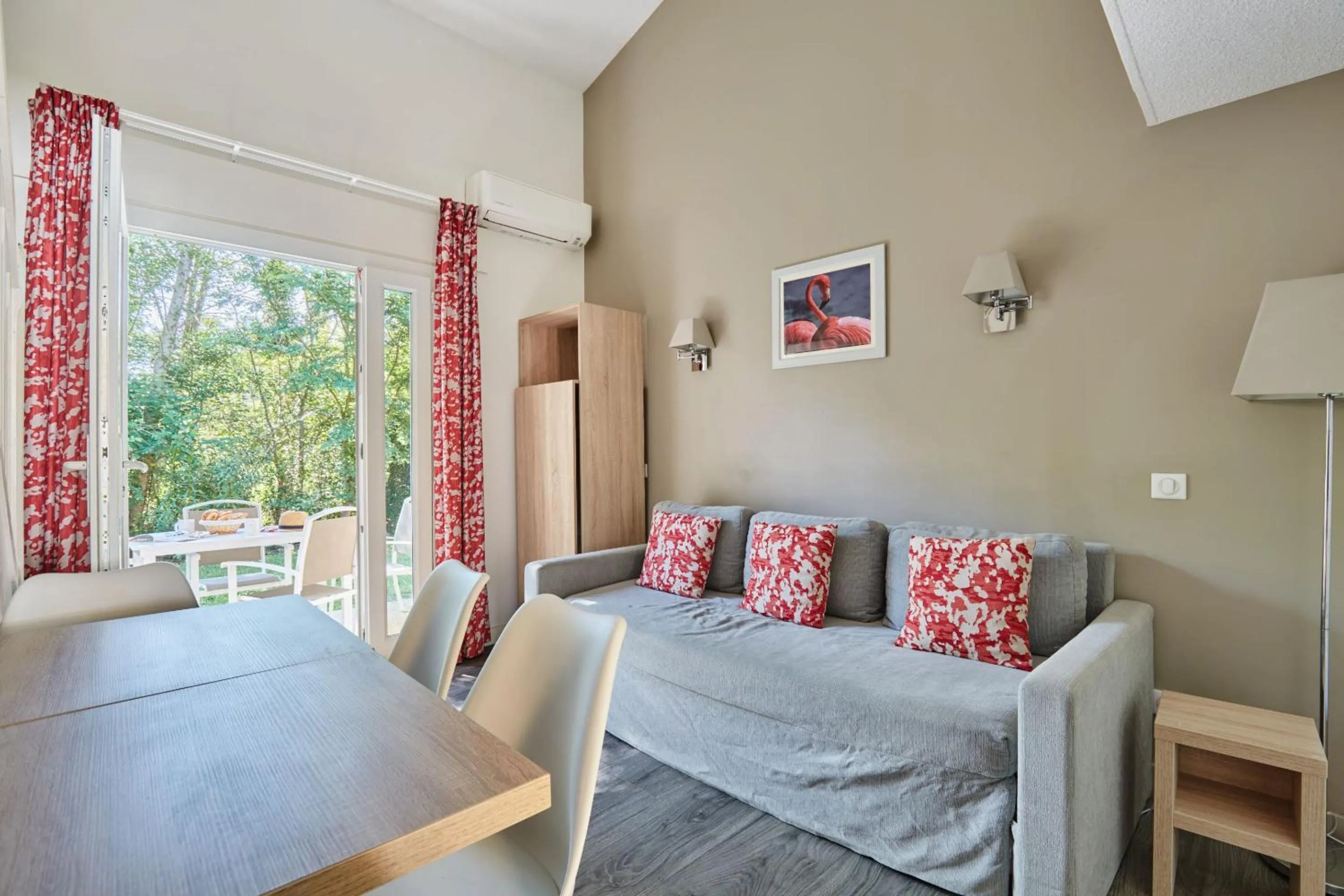 Dining area, Bed in Résidence Odalys Le Village Camarguais Les Gardians