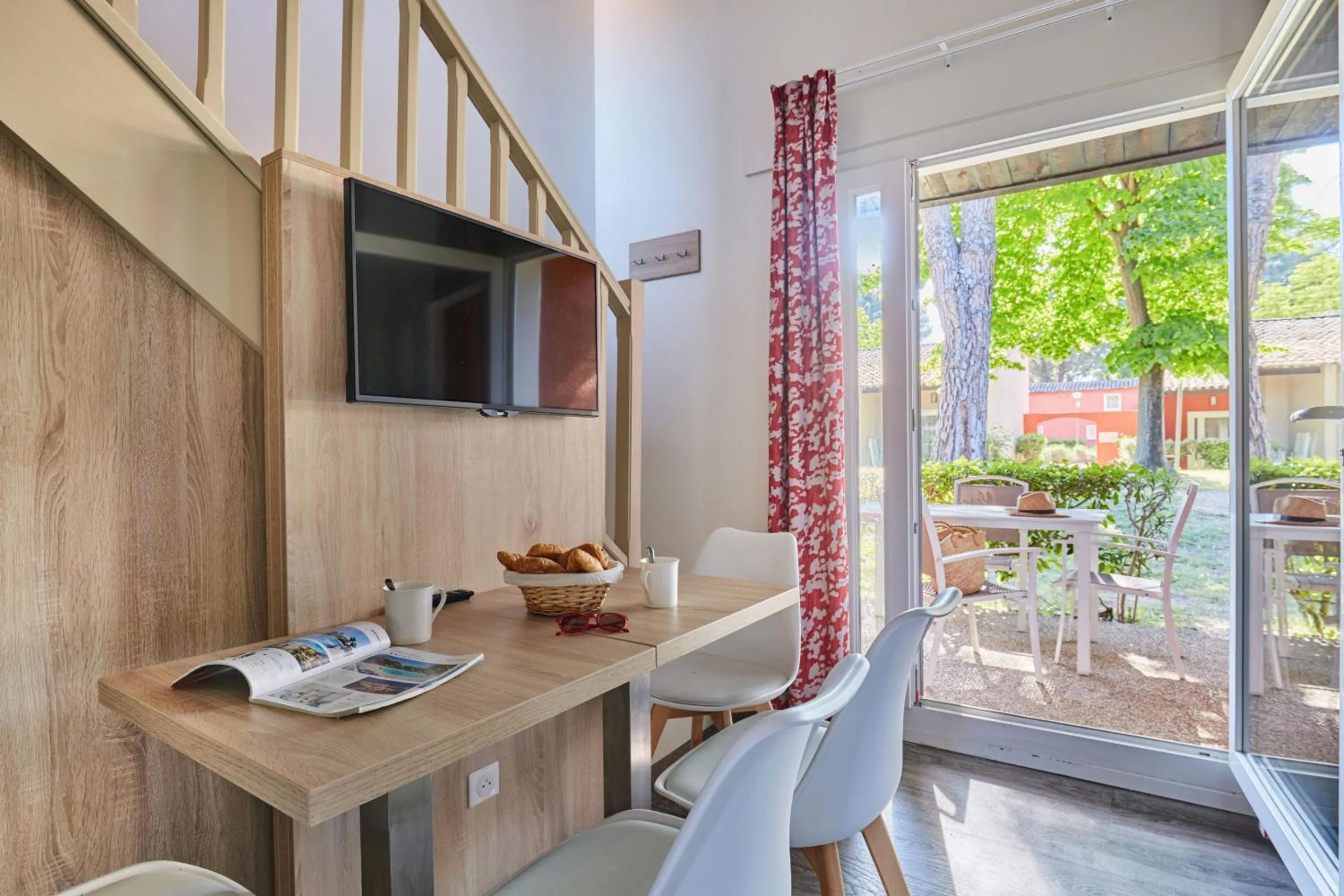Dining area in Résidence Odalys Le Village Camarguais Les Gardians