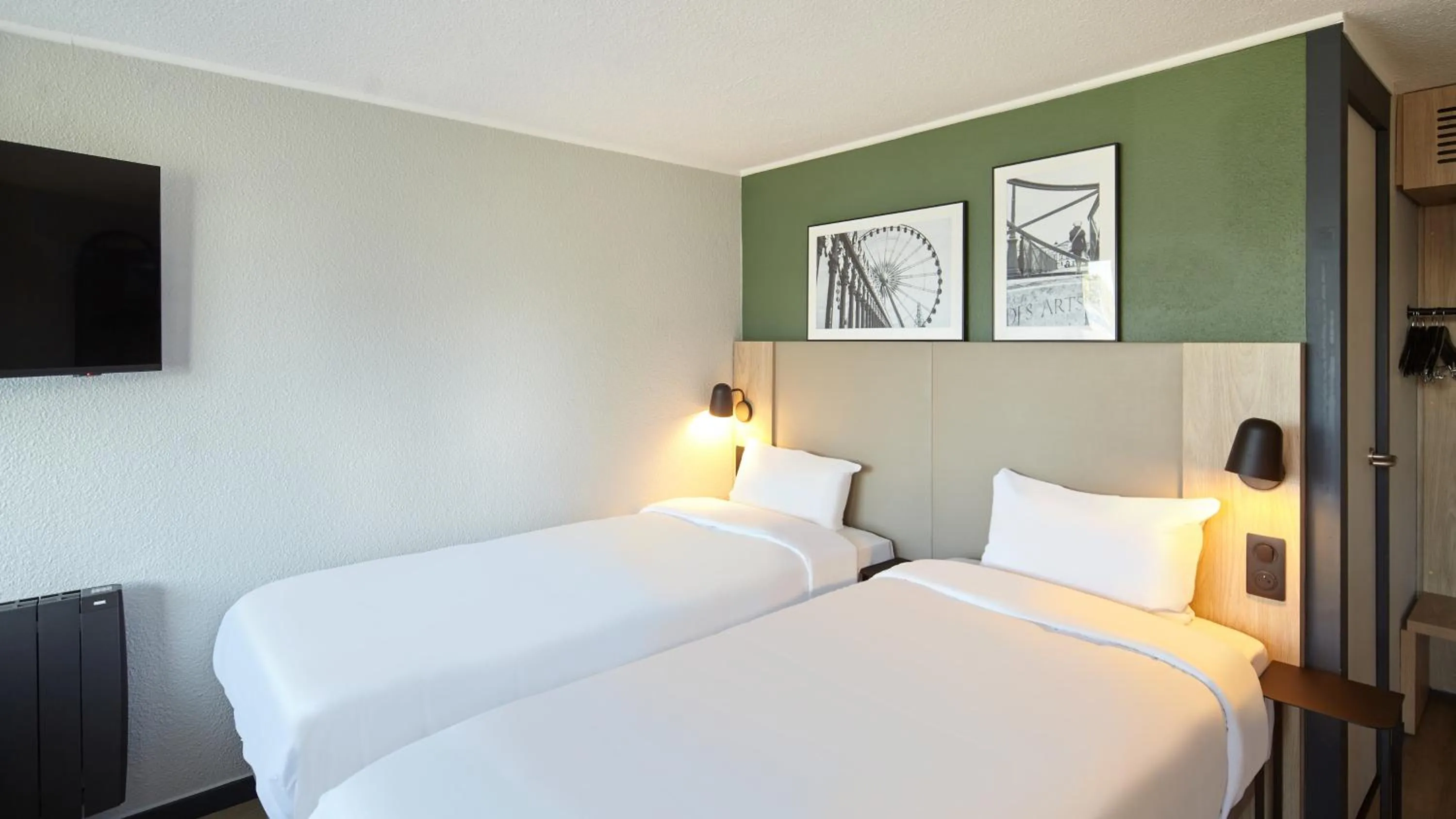 Bed in Campanile Le Havre Nord - Montivilliers