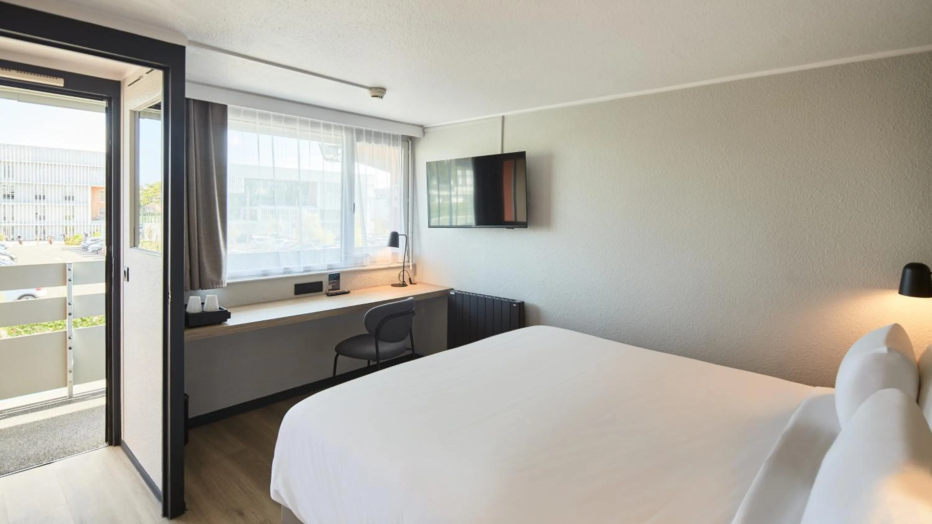 Bed in Campanile Le Havre Nord - Montivilliers