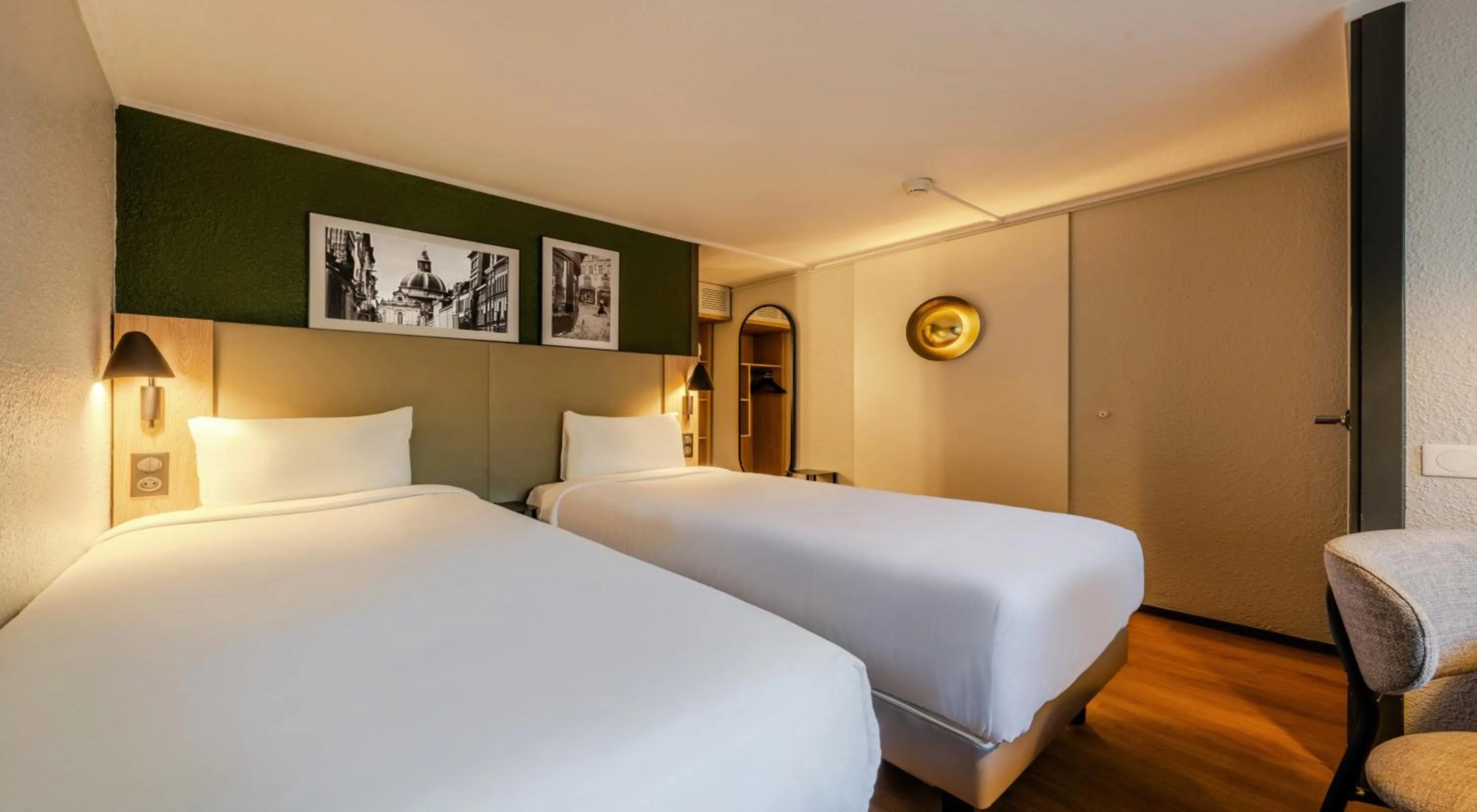 Photo of the whole room, Bed in Kyriad Sannois - Ermont