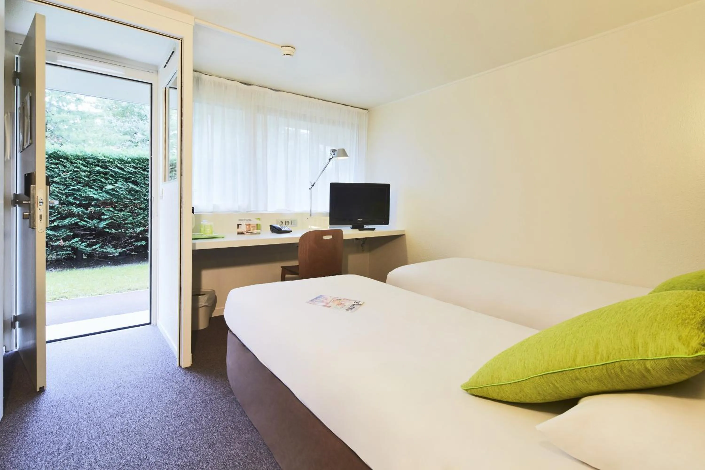 New Generation Twin Room  in Campanile Sannois - Ermont