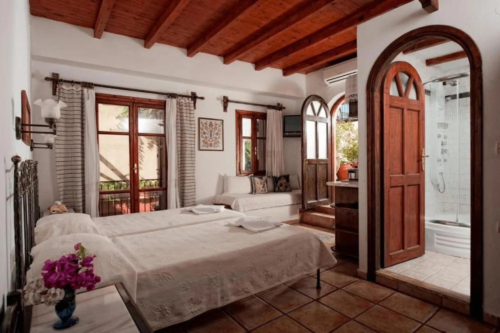 Photo of the whole room, Bed in Veneto Boutique Hotel