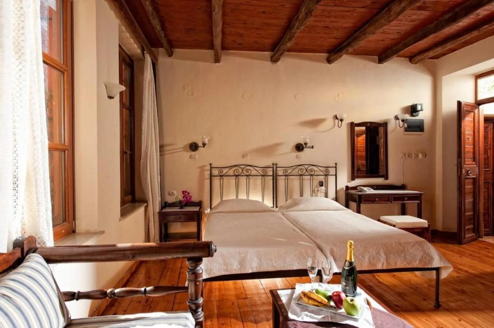 Photo of the whole room, Bed in Veneto Boutique Hotel