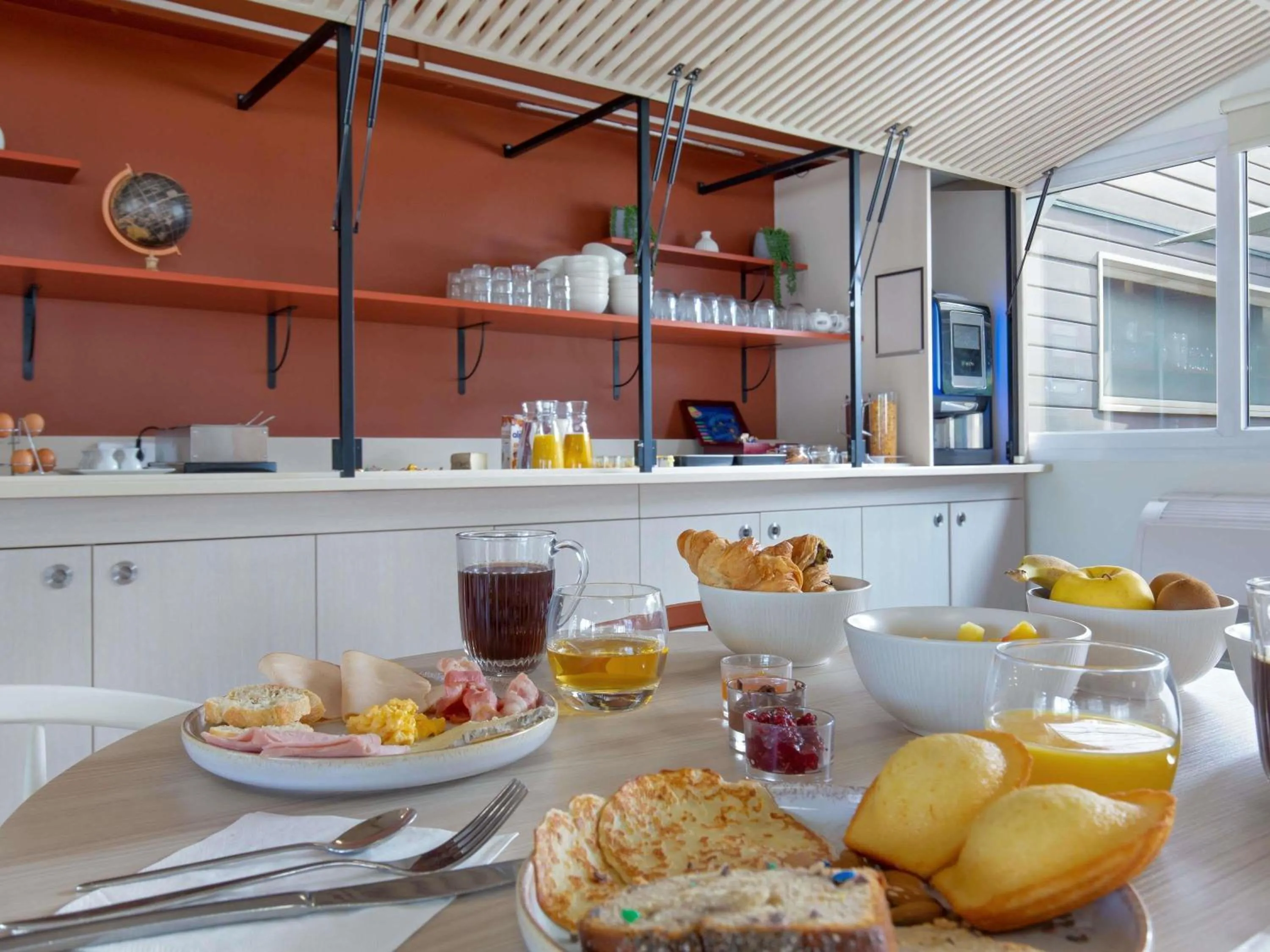 Breakfast in ibis Styles Aubagne Gemenos