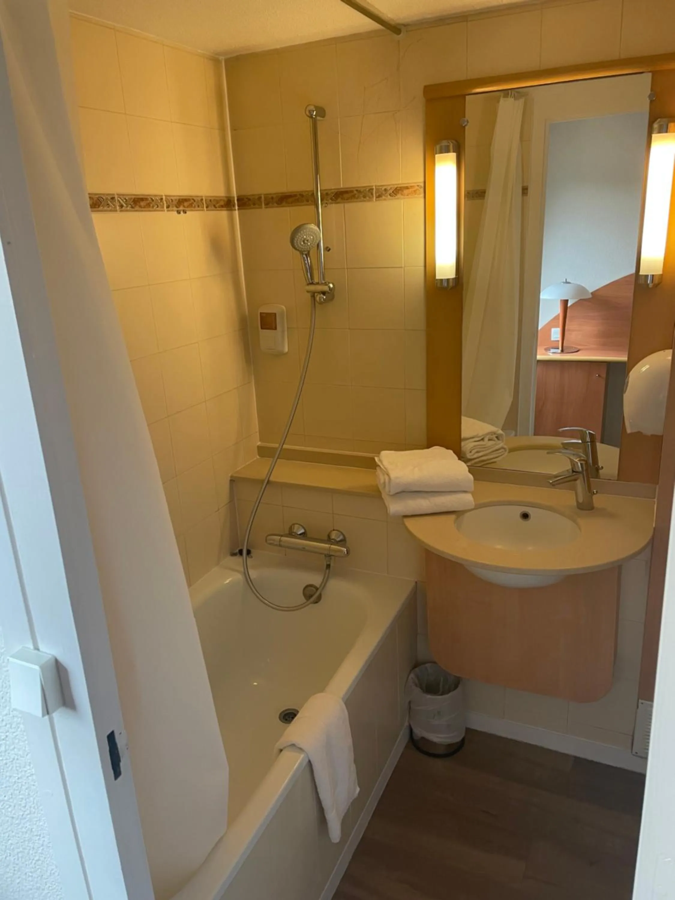 Bathroom in Hôtel inn design Sancé