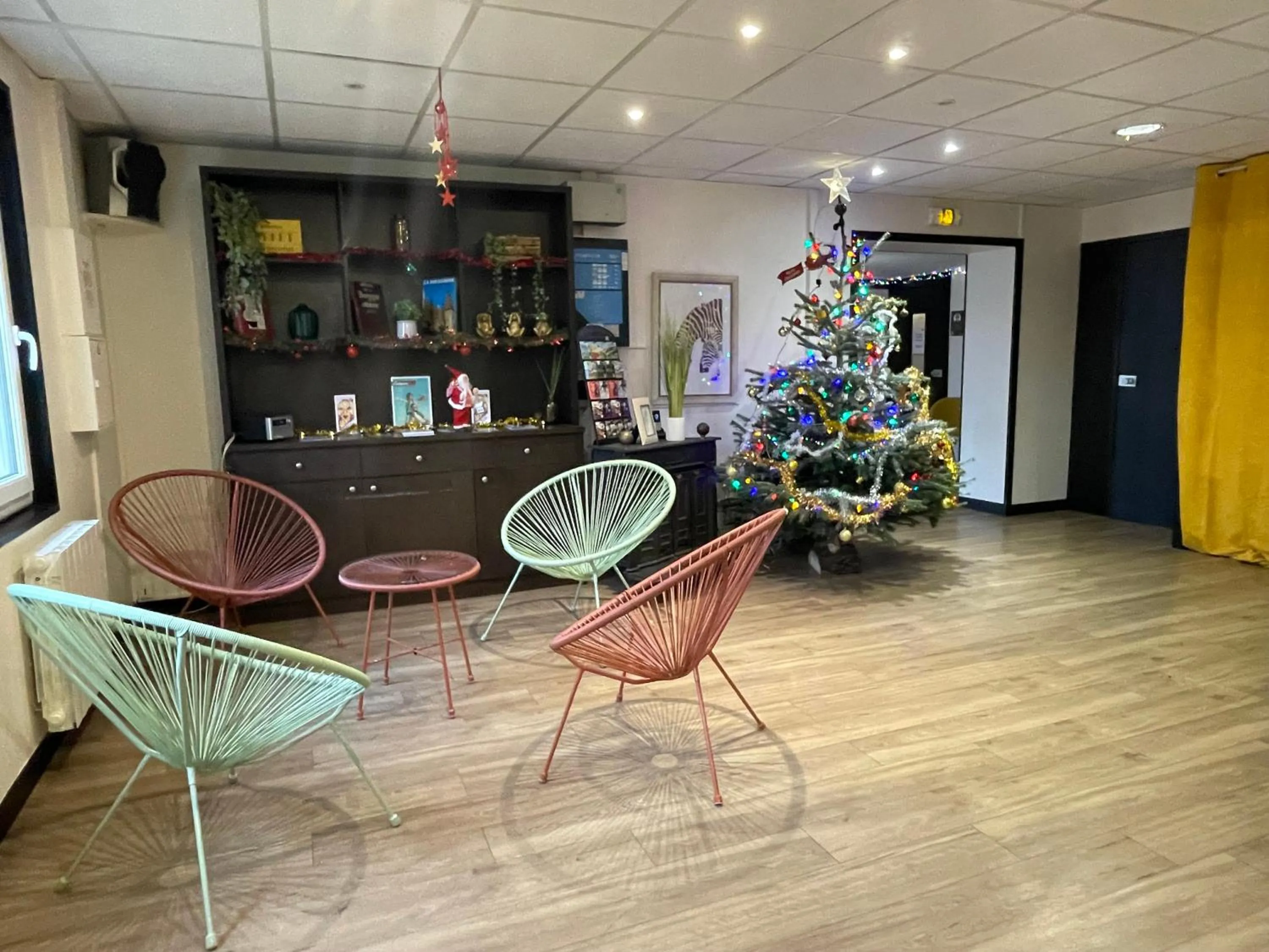 Living room in Hôtel inn design Sancé
