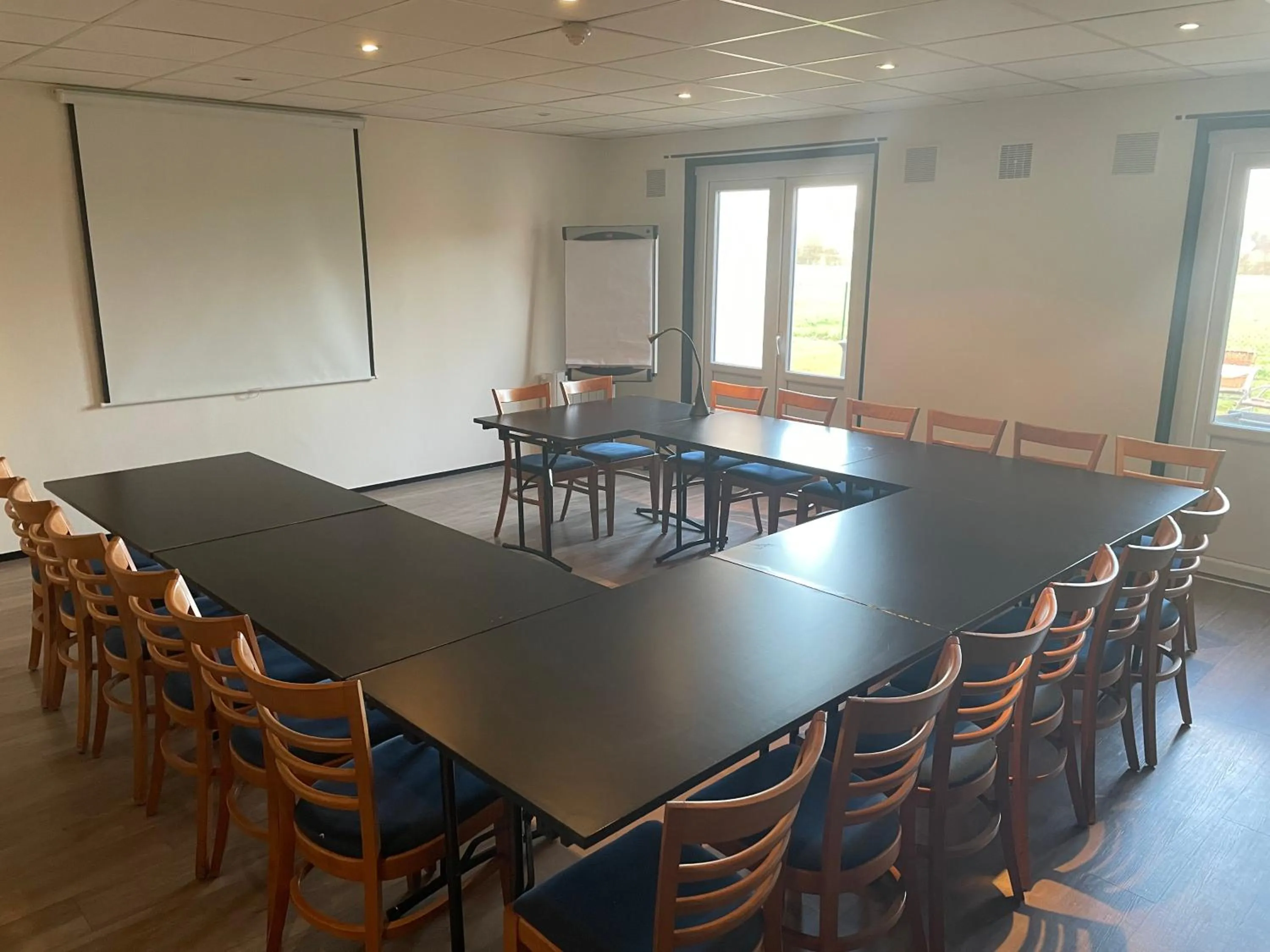 Meeting/conference room in Hôtel inn design Sancé