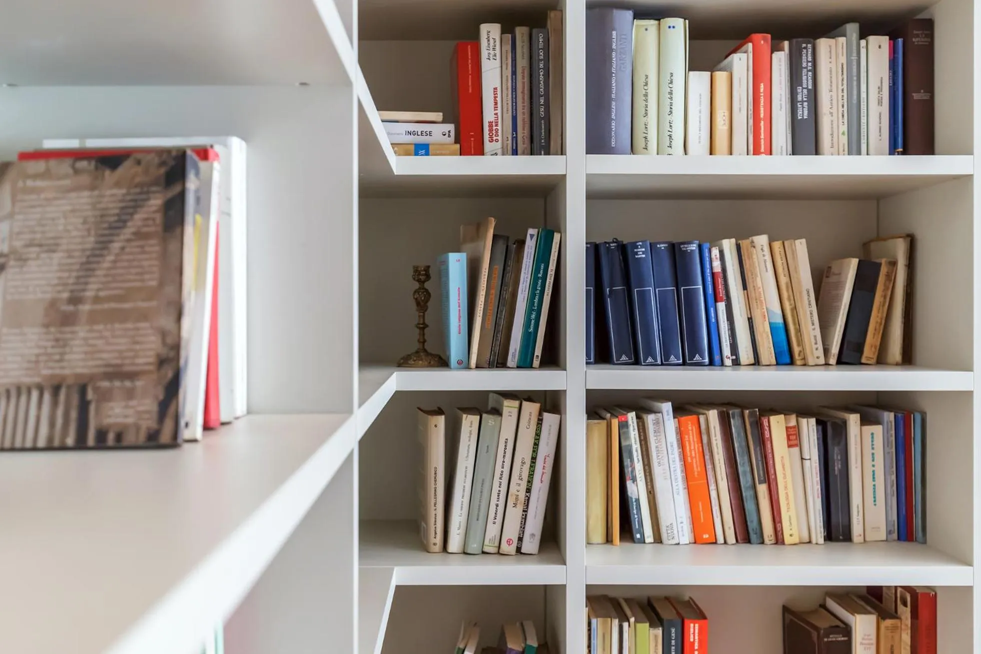 Library in Milan Retreats Porta Venezia