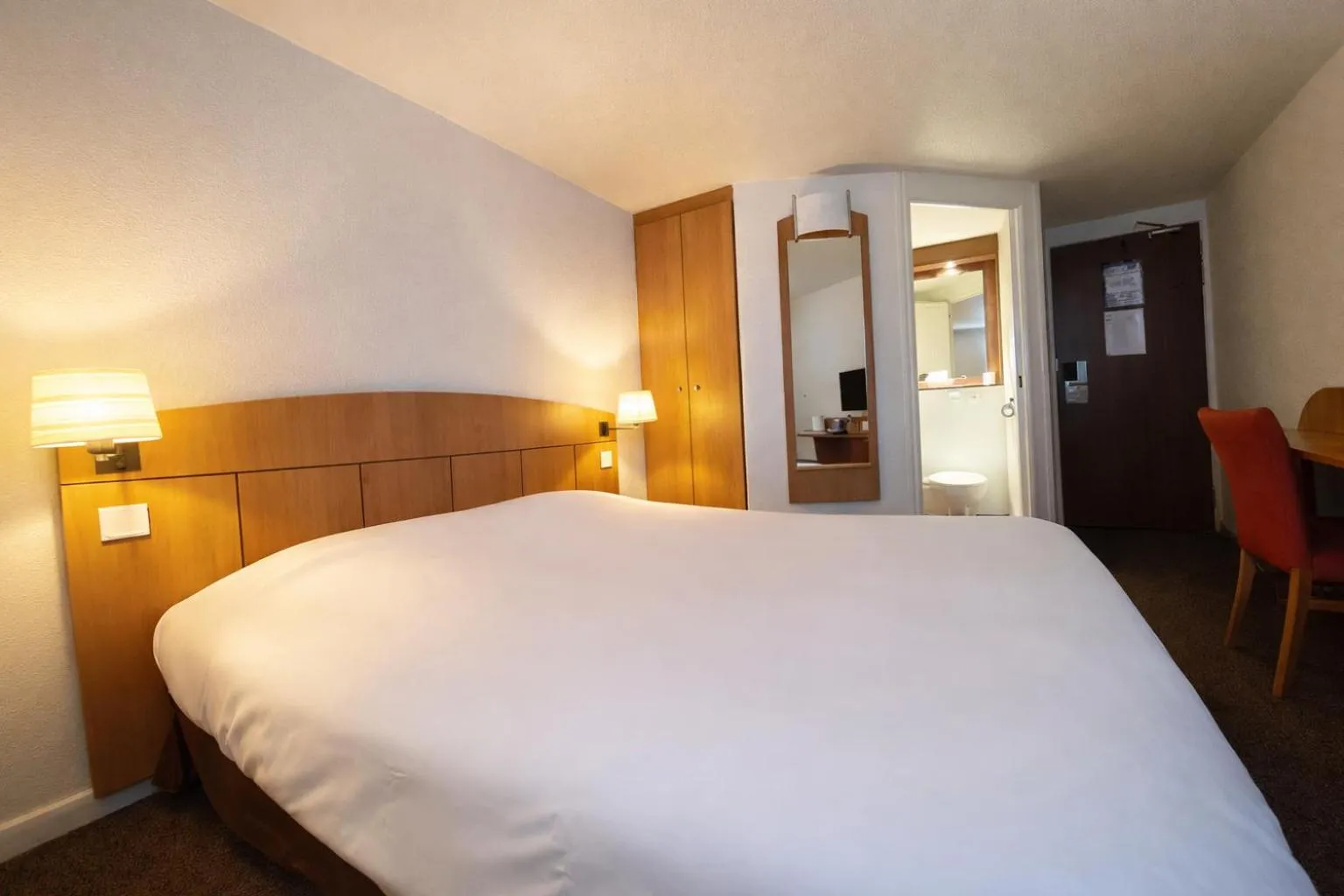 Bedroom, Bed in Kyriad Montargis Amilly